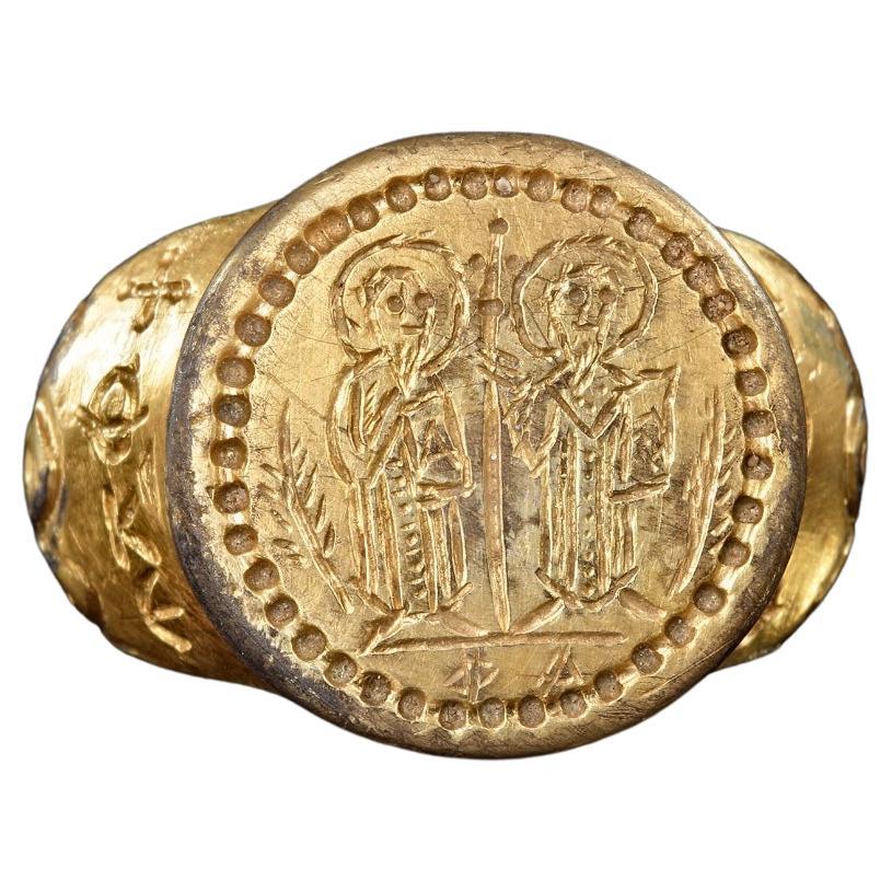 Ein großer vergoldeter byzantinischer Silberring 8. bis 10. Jahrhundert AD im Angebot