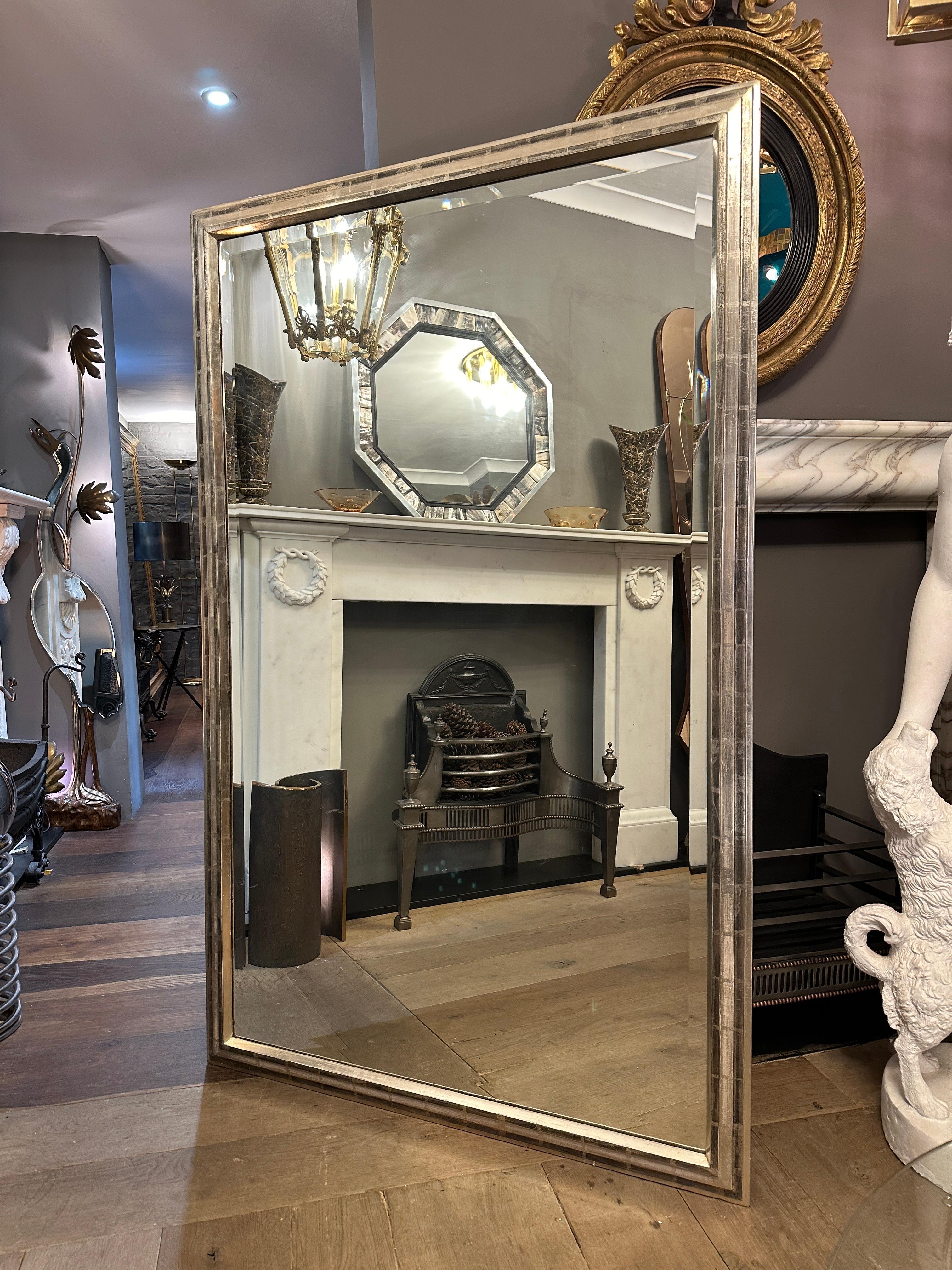 Grand miroir bistro français doré à l'argent  Bon état - En vente à London, GB