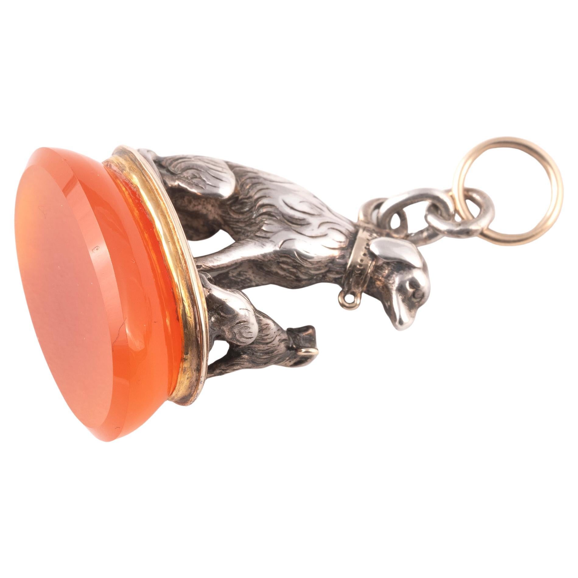 Der urnenförmige Griff und gegossen und ziseliert mit zwei sportlichen Hunden, die Karneol-Matrix ohne graviert.
Englisch, um 1870
Höhe 3cm
Gewicht: 14,40 g.