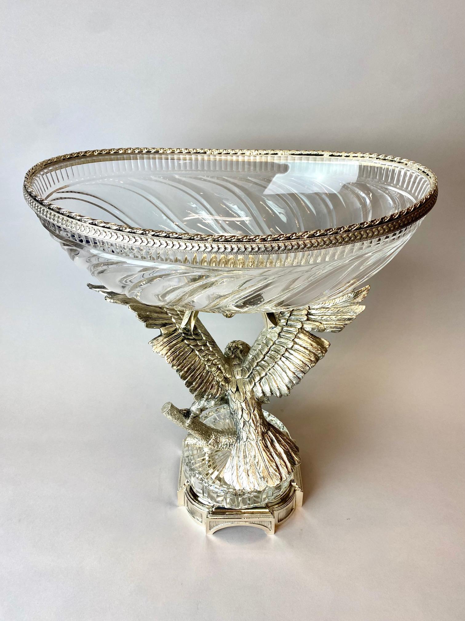A large silver plated centerpiece bowl with a finely cut Baccarat crystal bowl en vente 3