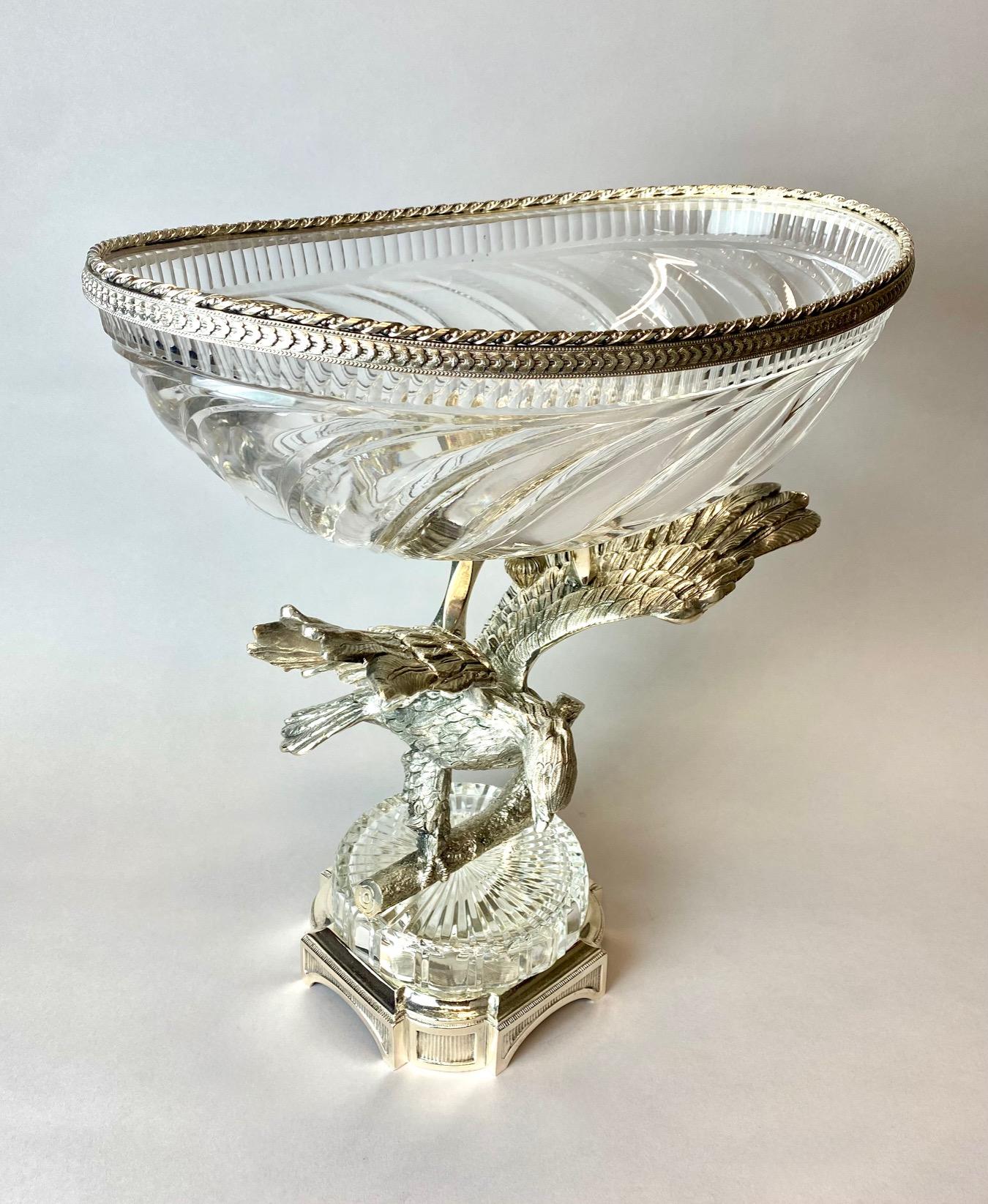 Plaqué argent A large silver plated centerpiece bowl with a finely cut Baccarat crystal bowl en vente