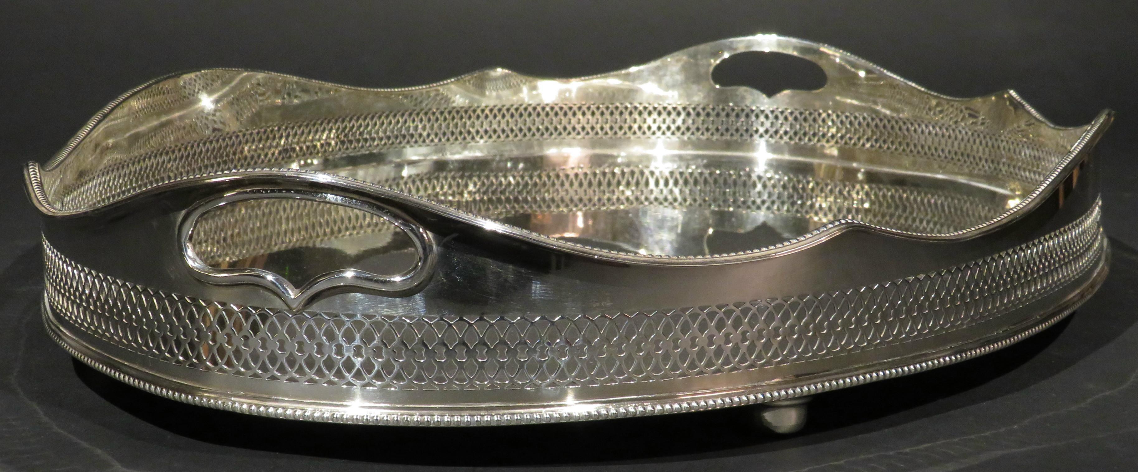 A Very Large Silver Plated Drinks Tray / Serving Tray, England Circa 1930 In Good Condition In Ottawa, Ontario