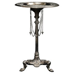 Ein großer Cocktailtisch/Gueridon aus versilberter Bronze, im Stil von Elkington & Co.