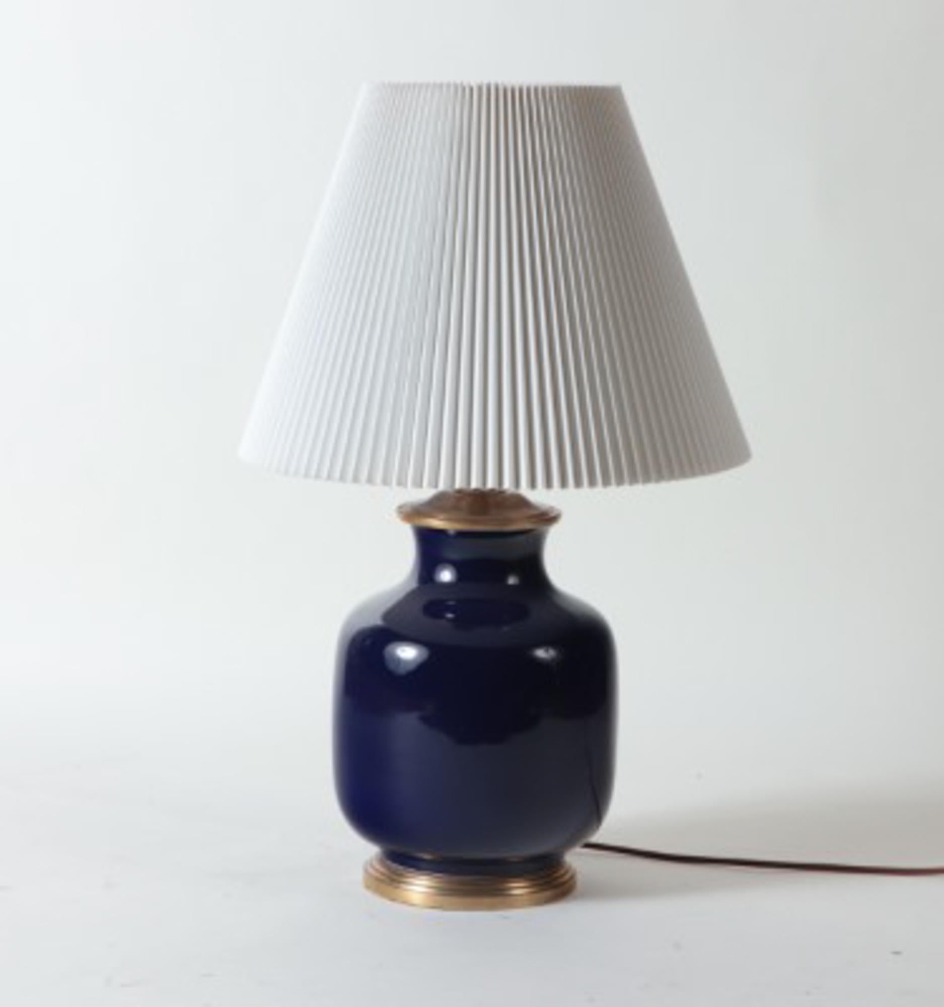 Large, Single Blue Porcelain Table Lamp with Gilt Base In Good Condition For Sale In Philadelphia, PA
