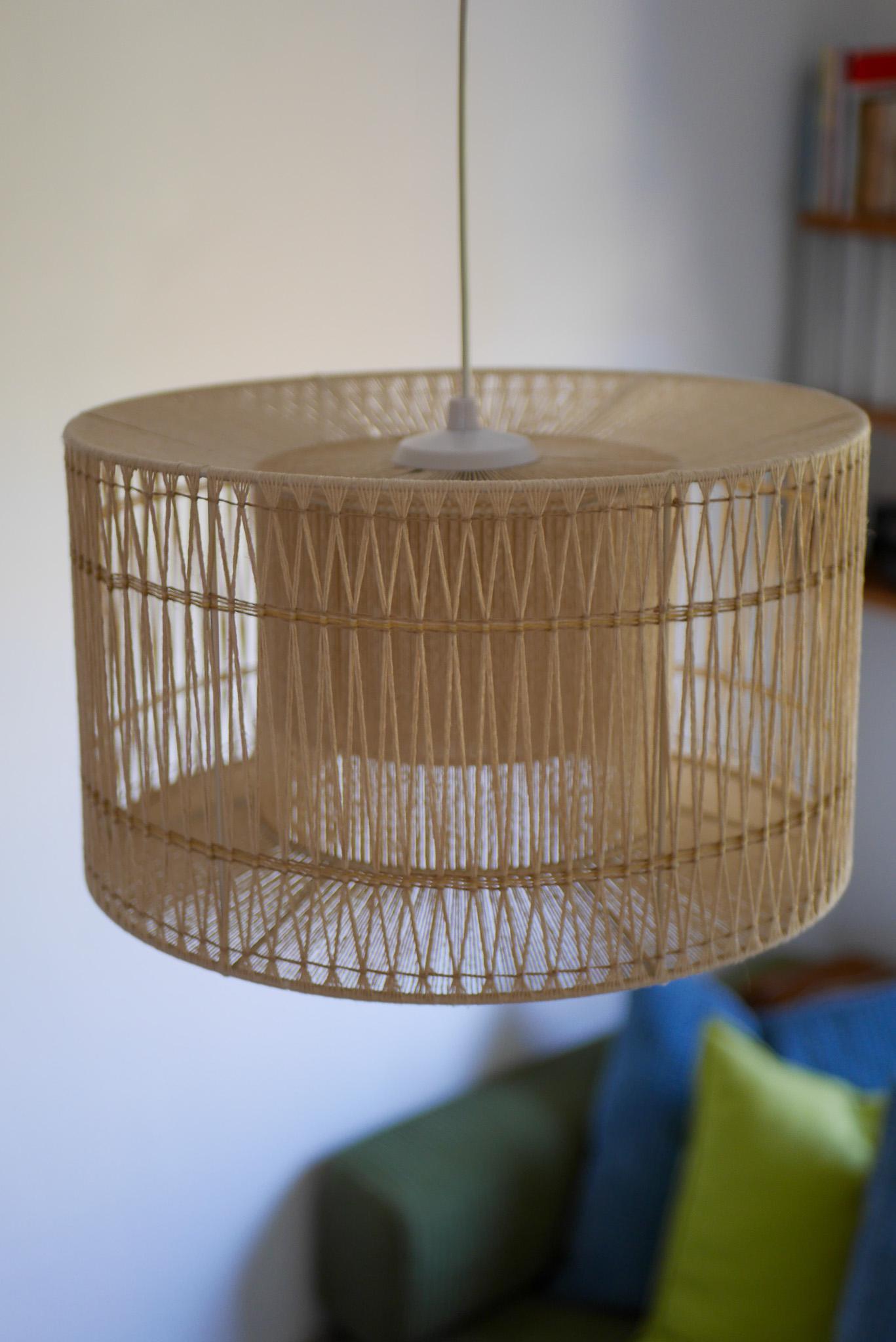 Una grande lampada a sospensione o da soffitto in sisal, vintage anni '60, elegante design scandinavo in vendita 6