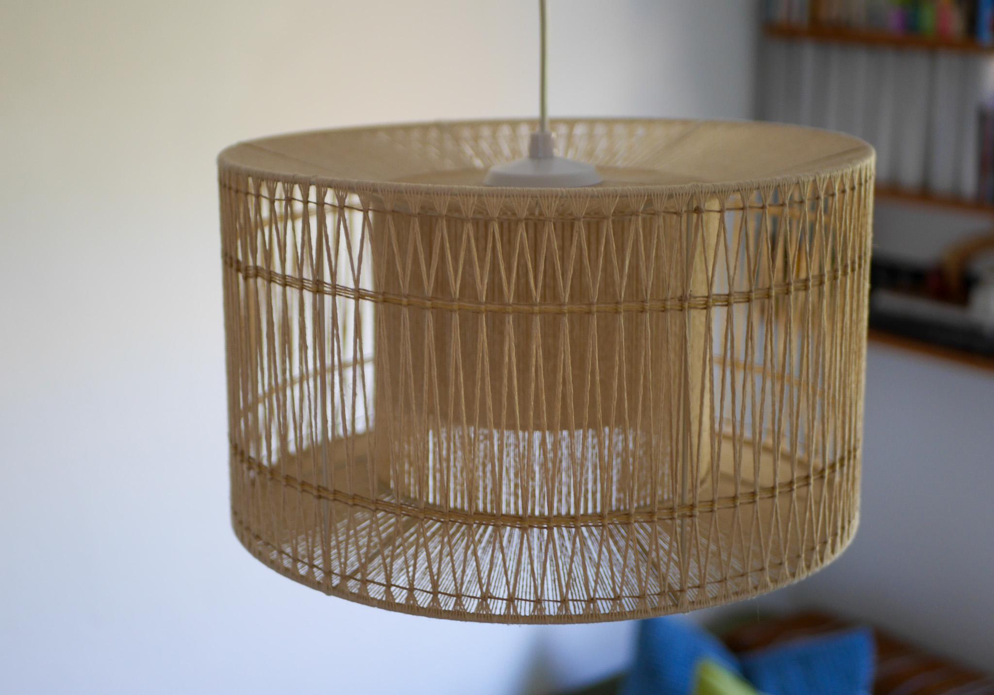 Una grande lampada a sospensione o da soffitto in sisal, vintage anni '60, elegante design scandinavo in vendita 2