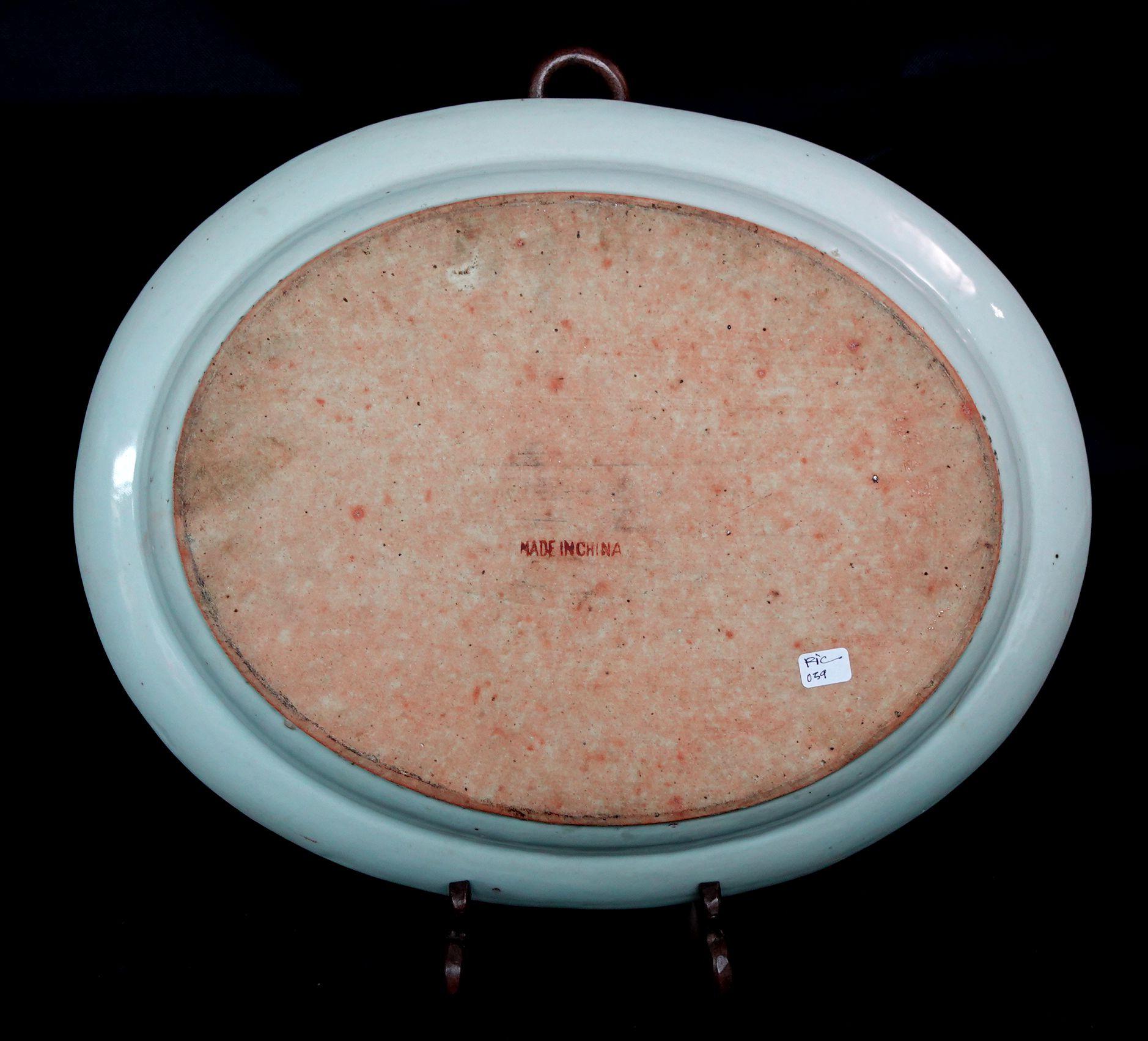 Grand plateau en porcelaine chinois à médaillon de rose, Ric 059 en vente 3