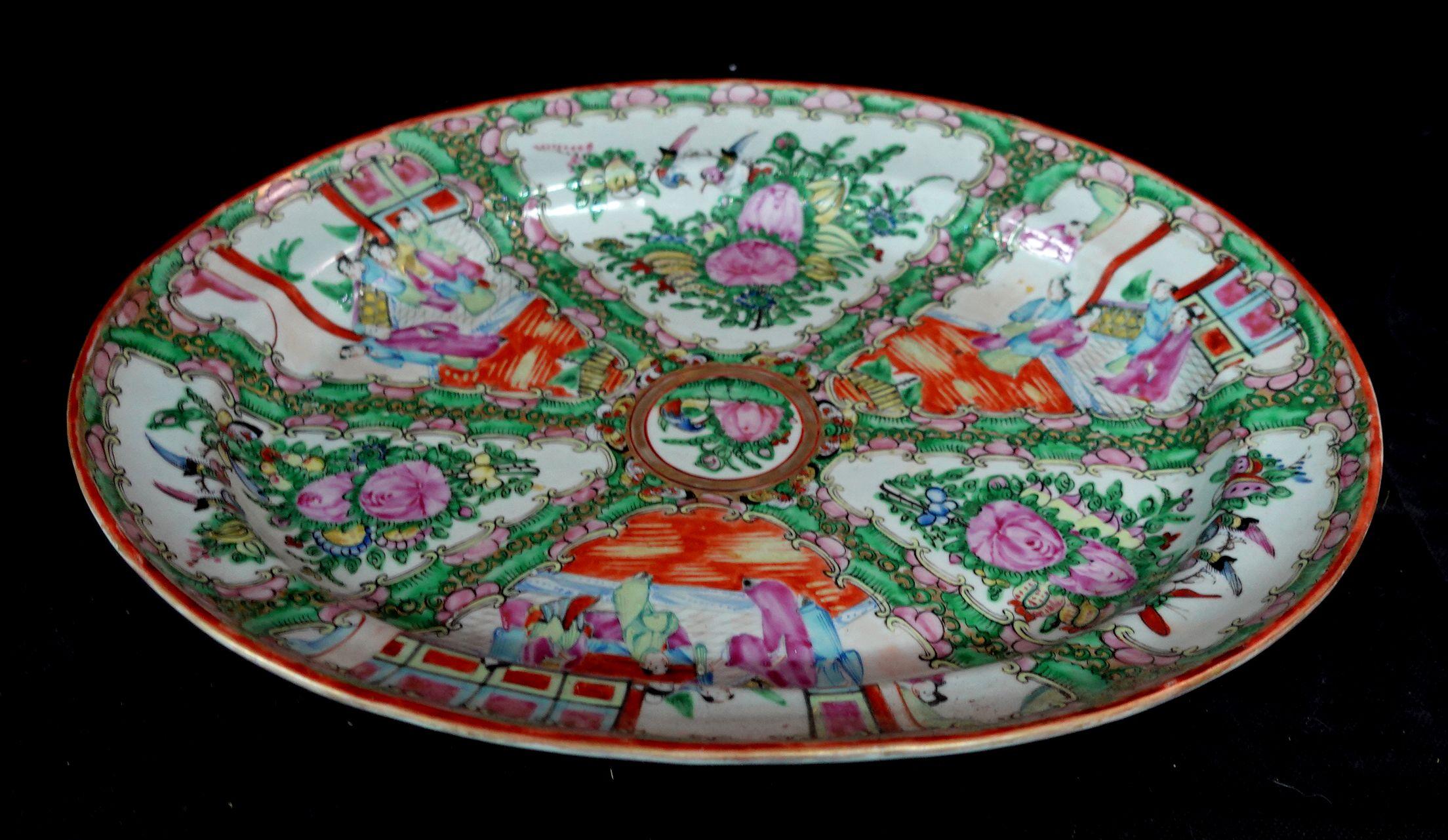 Grand plateau en porcelaine chinois à médaillon de rose, Ric 059 en vente 6