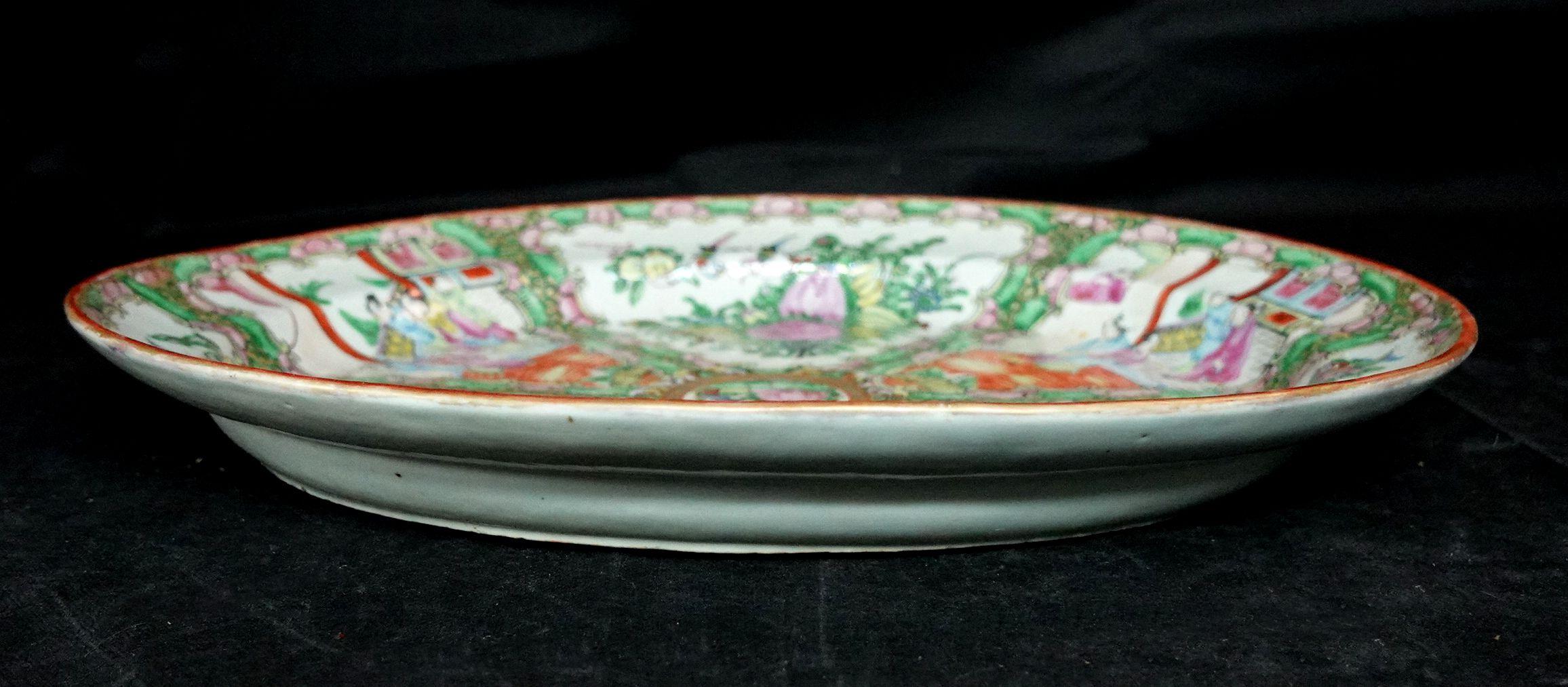 Grand plateau en porcelaine chinois à médaillon de rose, Ric 059 en vente 7