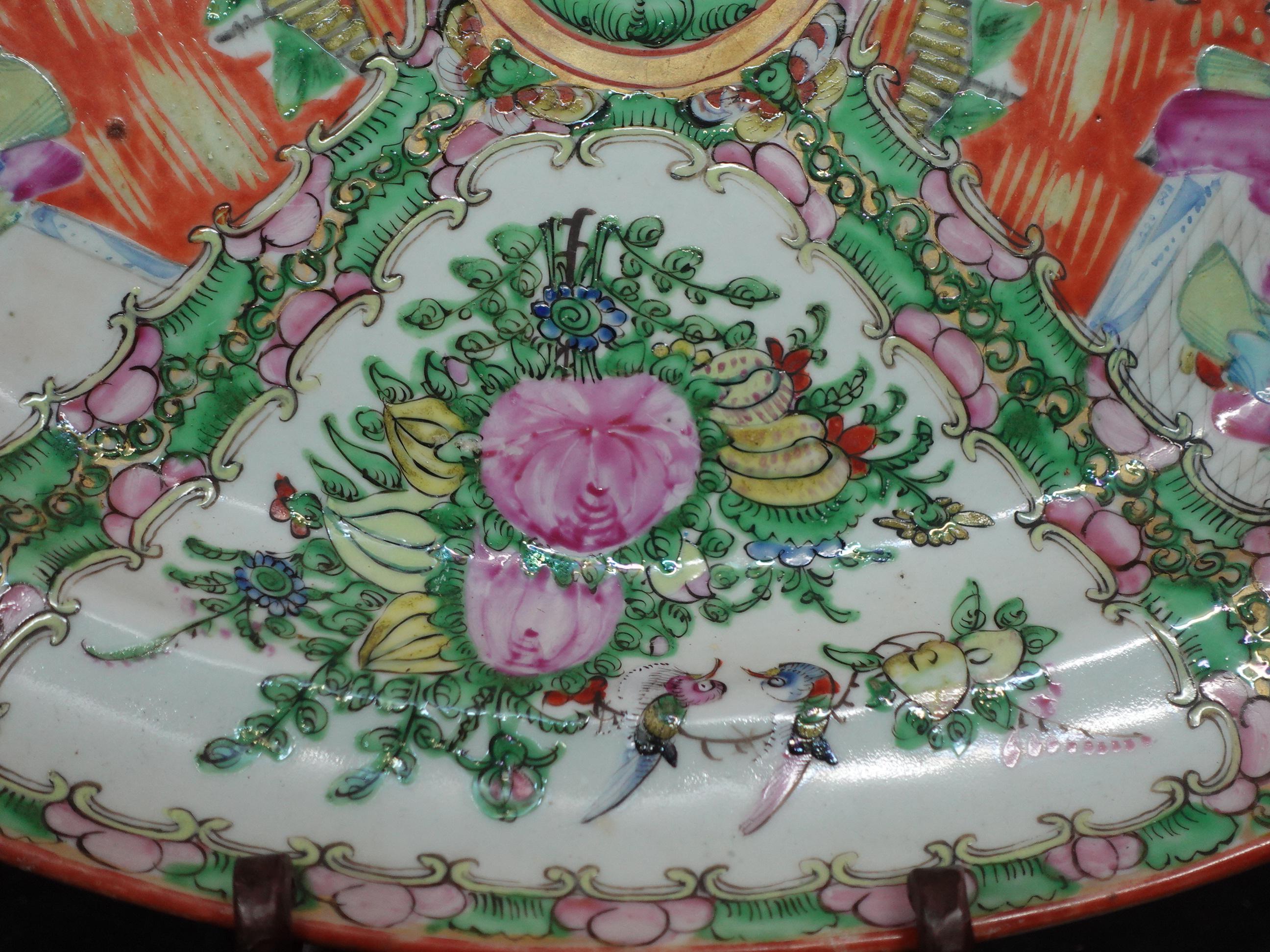 XIXe siècle Grand plateau en porcelaine chinois à médaillon de rose, Ric 059 en vente