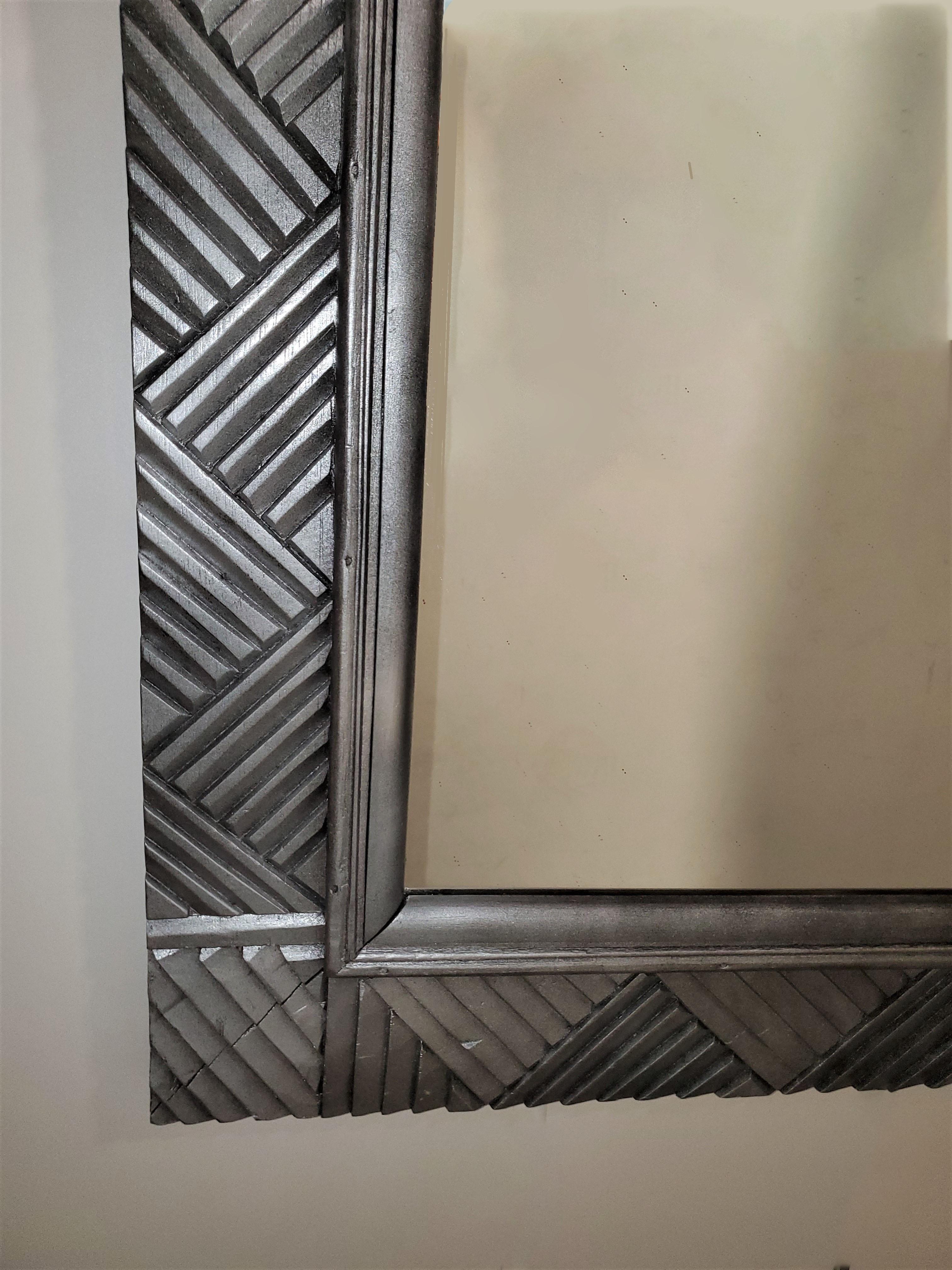 Gran espejo cuadrado de madera plateada tallada siglo XX en venta