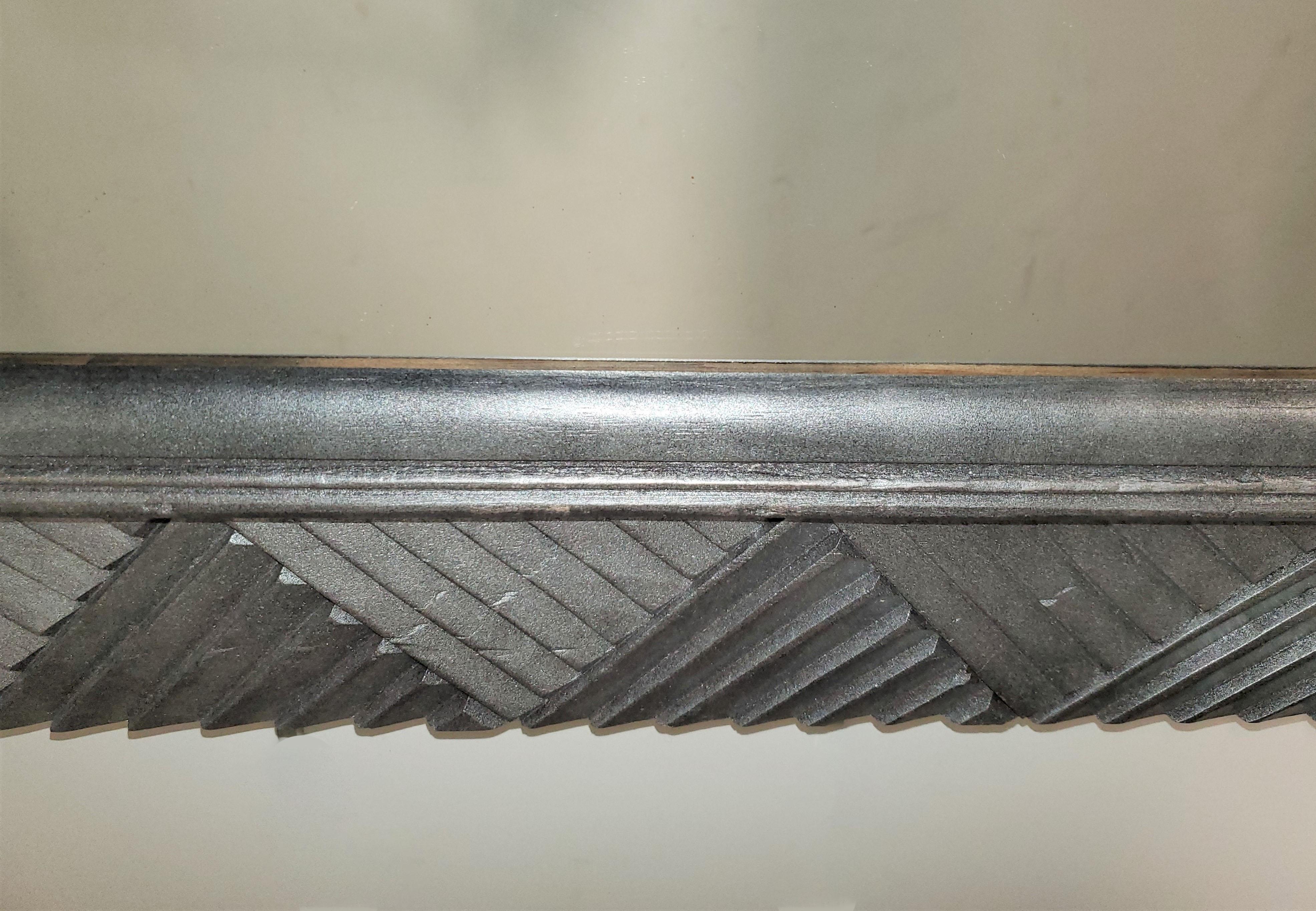 Gran espejo cuadrado de madera plateada tallada Madera en venta