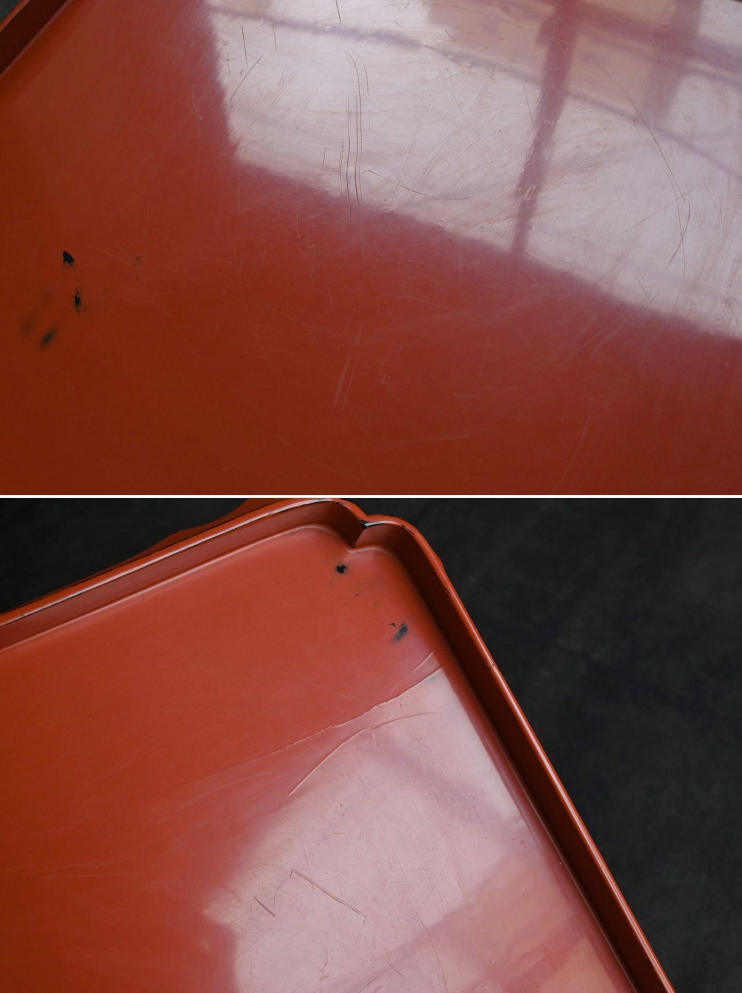 A large square tray made of Japanese antique lacquer / Late Edo period/19th For Sale 9
