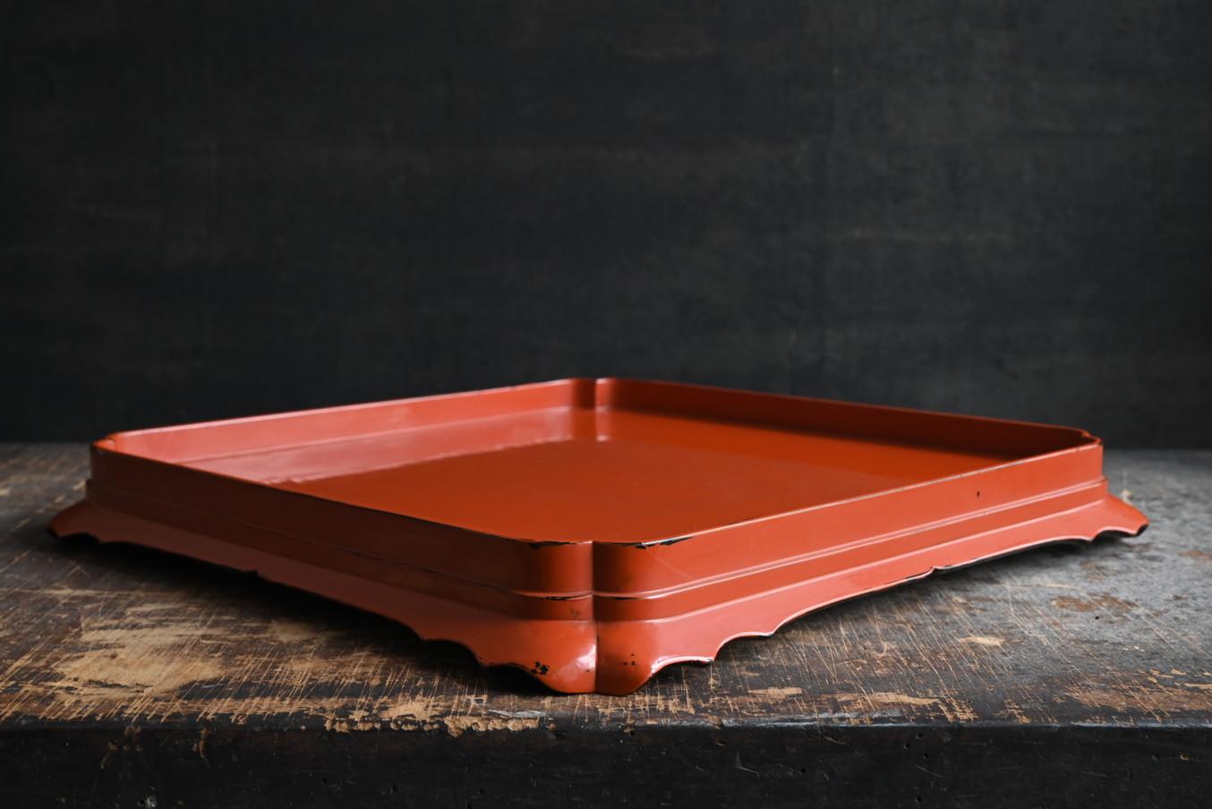 Lacquered A large square tray made of Japanese antique lacquer / Late Edo period/19th For Sale