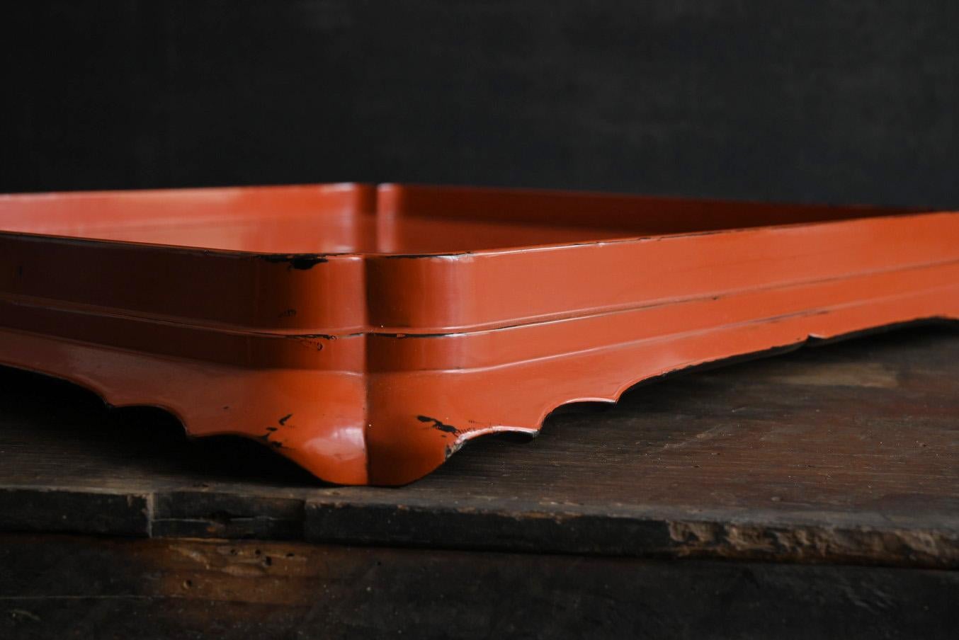 A large square tray made of Japanese antique lacquer / Late Edo period/19th For Sale 3