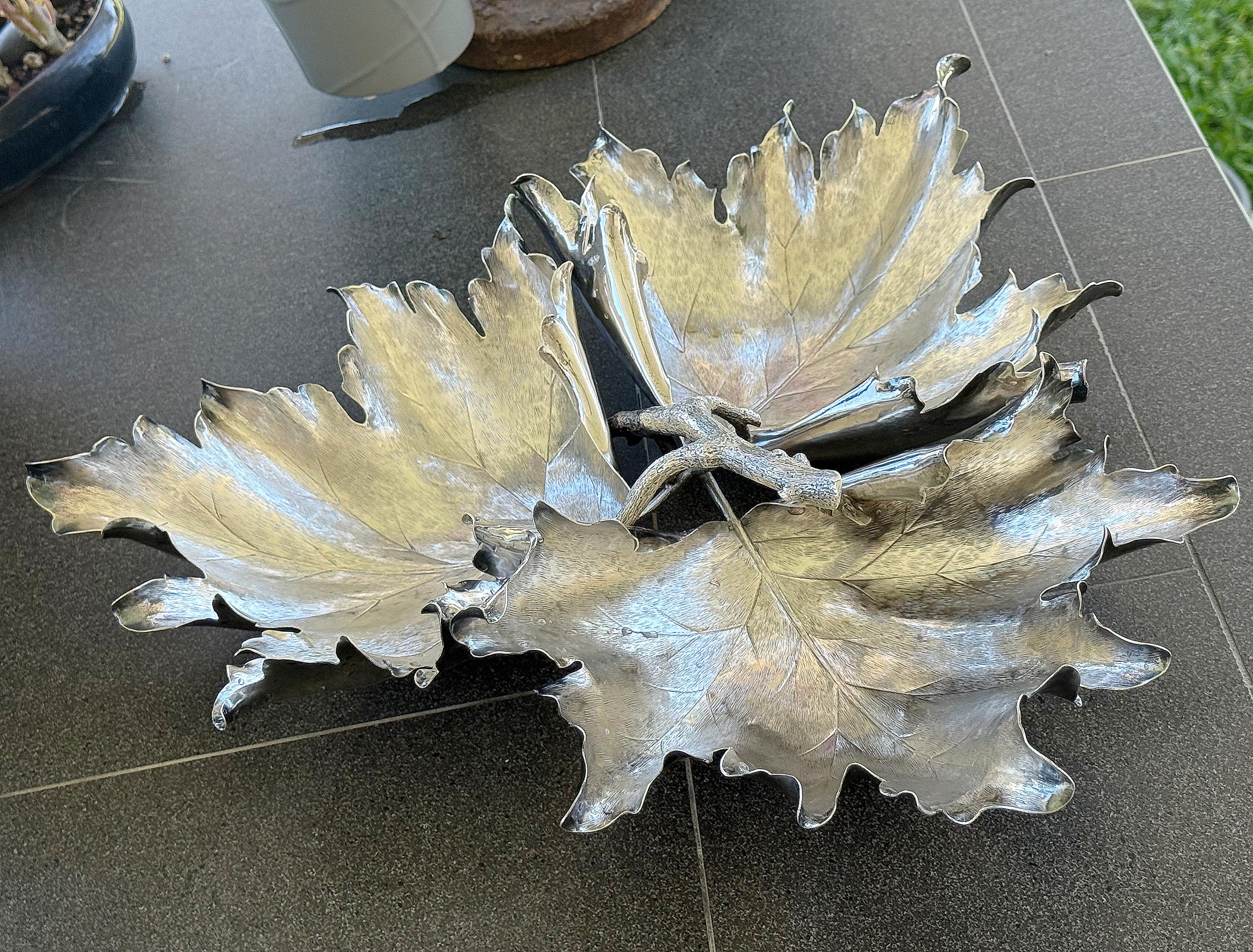 A large sterling silver maple leaf centerpiece by Buccellati, Italy 20th century For Sale 3