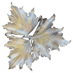 Un grand centre de table en argent sterling en forme d'érable de Buccellati, 20e siècle
