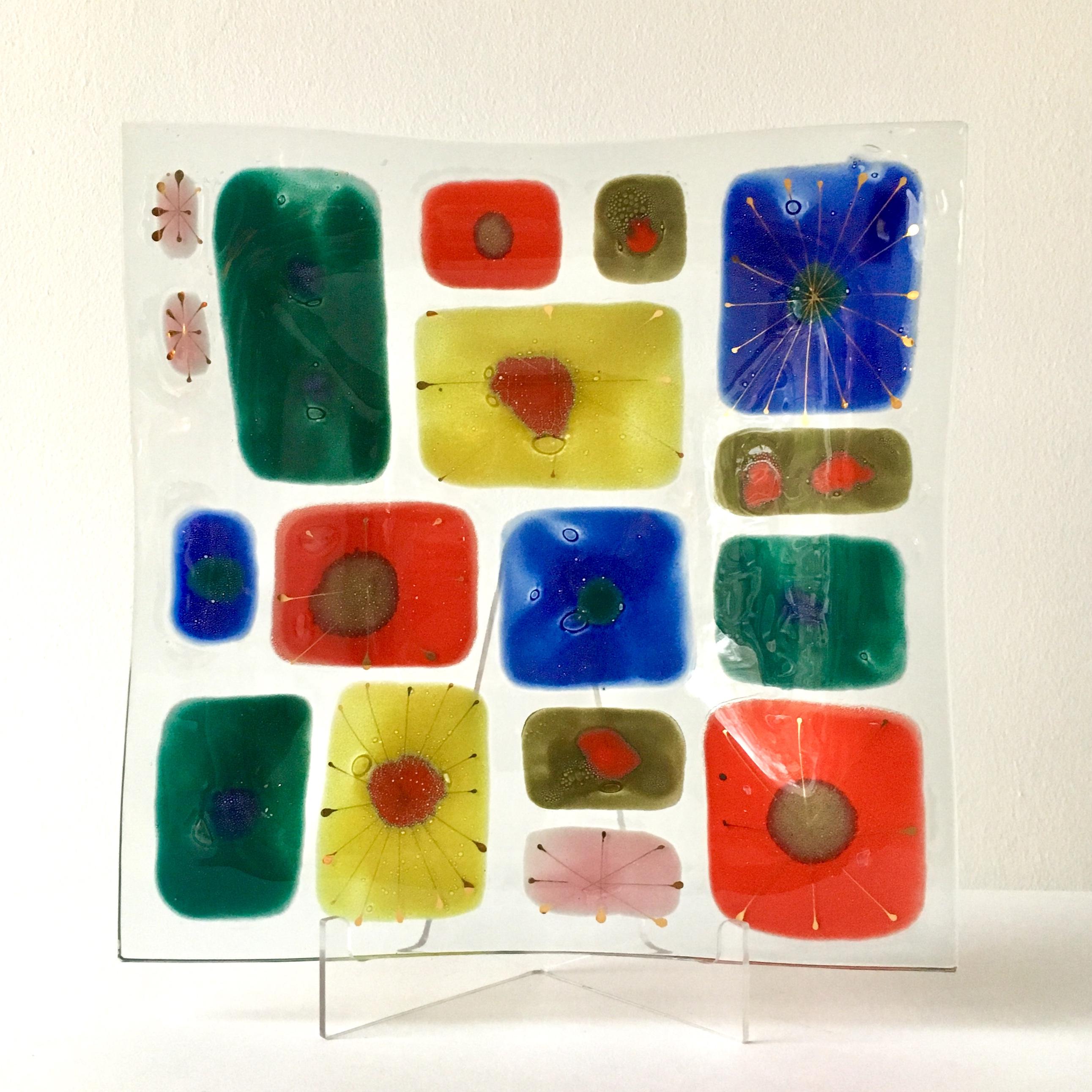 A Large Studio Coral Fused Art Glass Plate by Higgins, 1950s In Excellent Condition For Sale In London, GB