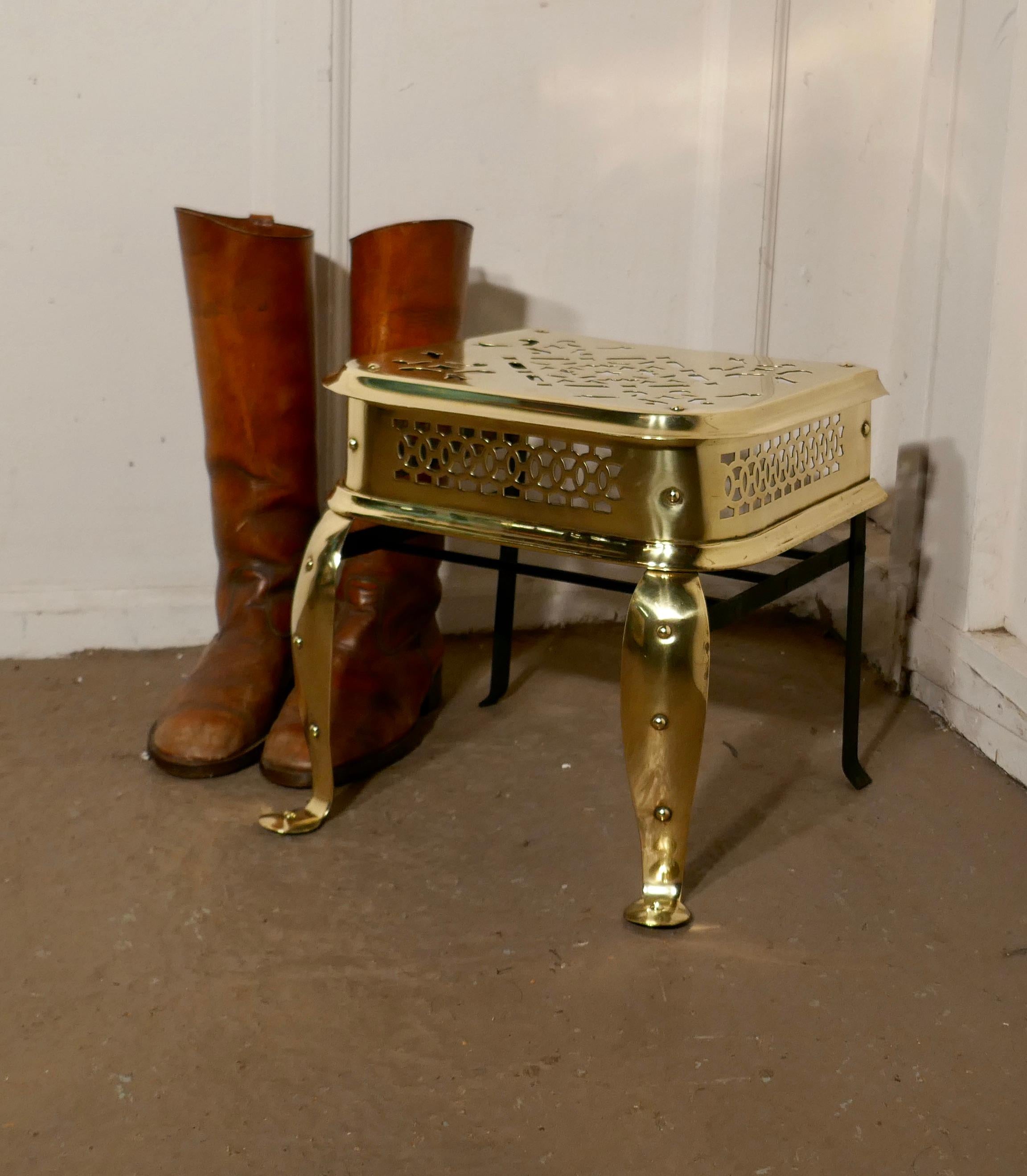 18th Century Large Sturdy Georgian Footman, Kettle Trivet For Sale