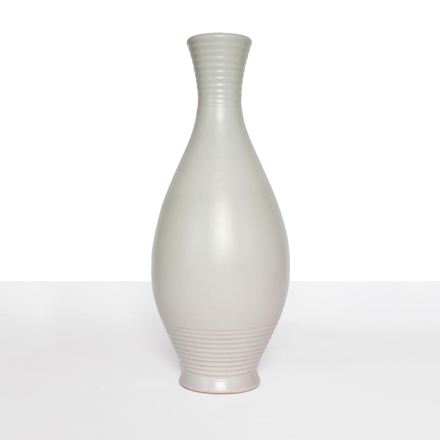 A large Swedish Art Deco vases by artist Ewald Dahlskog for Bo Fajans. This piece is unique and glazed in a soft gray color. Measures: Height 20