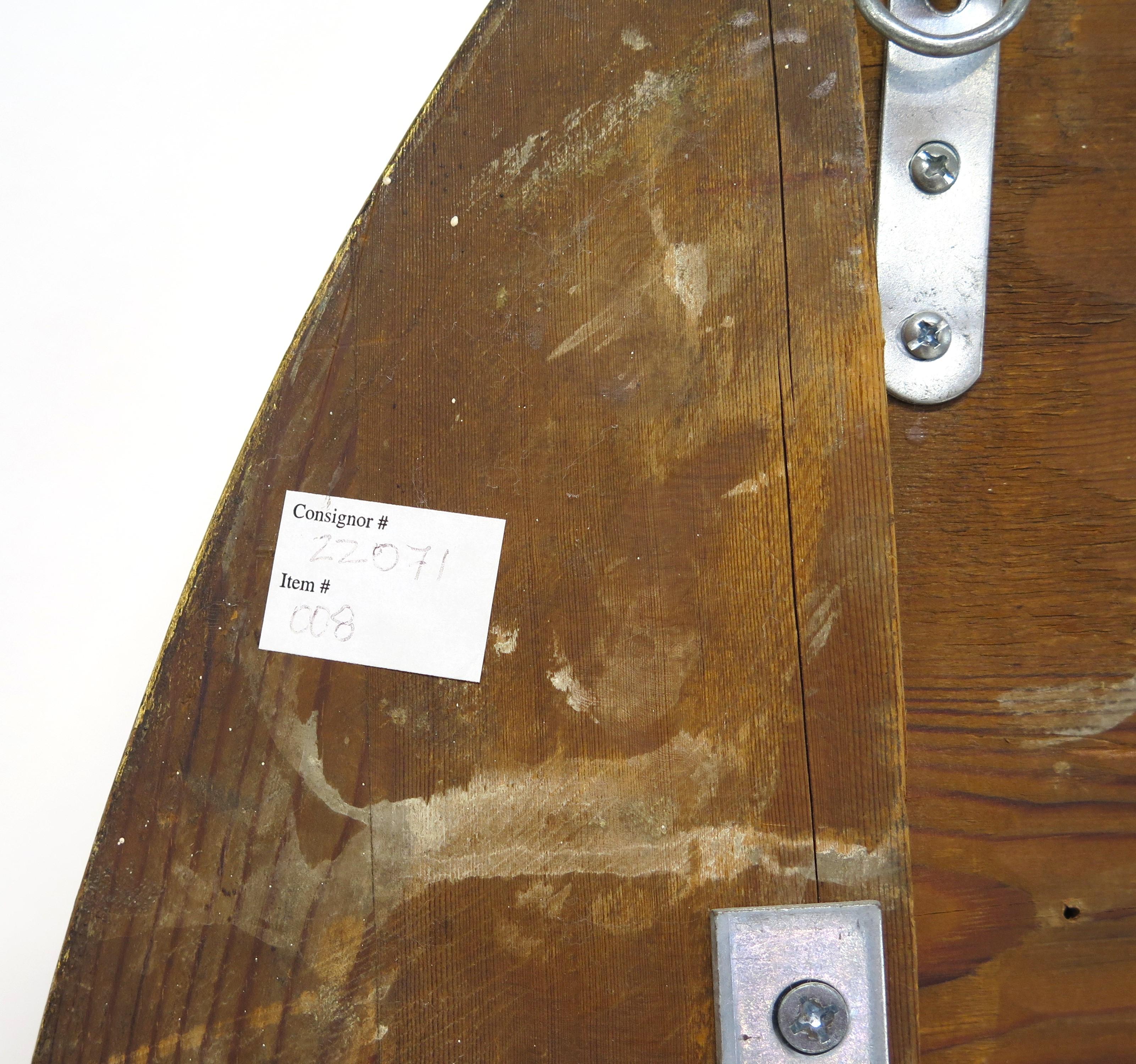 Gran espejo de muelle neoclásico sueco de madera dorada, hacia 1820, con cresta arqueada en venta 4
