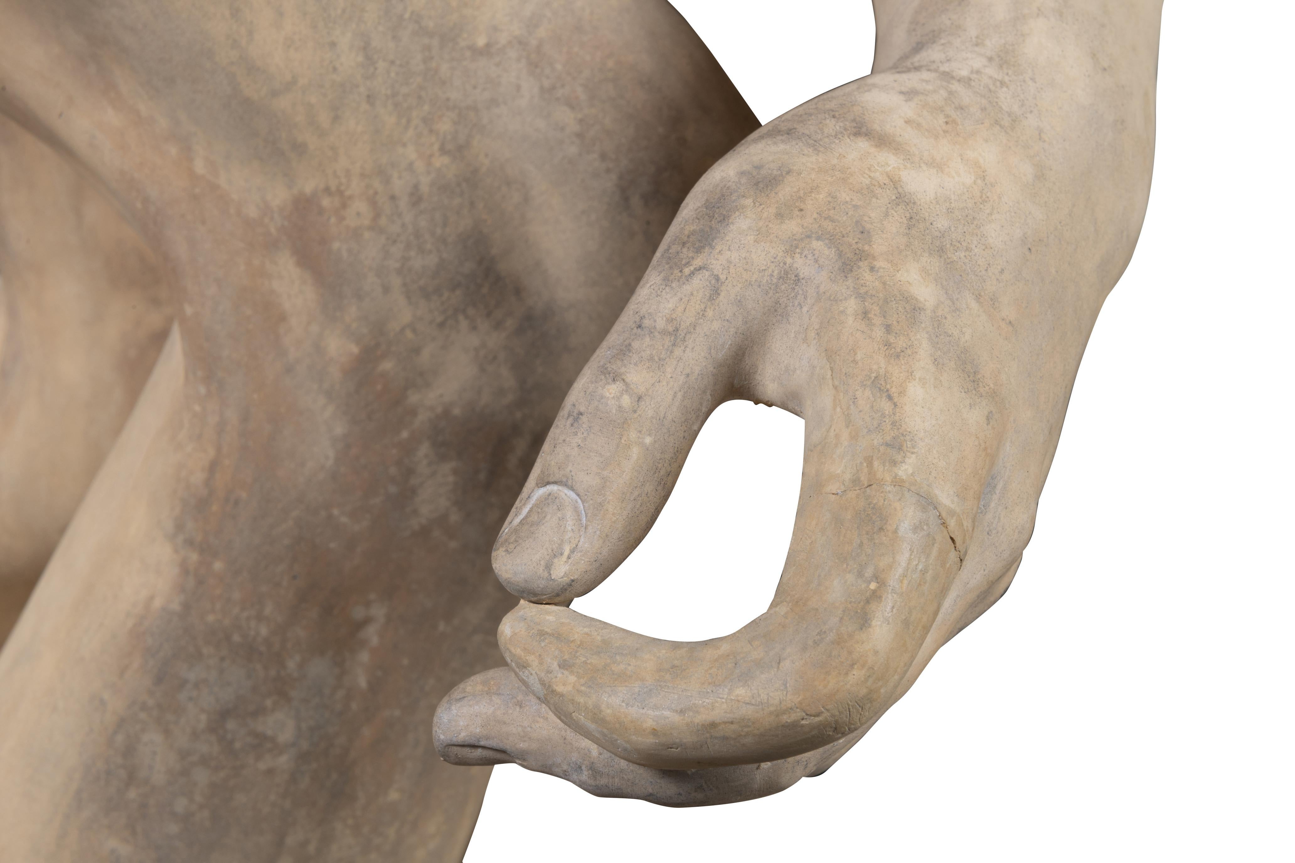 Romano classico Grande statua di Discobolo in terracotta, XIX secolo in vendita