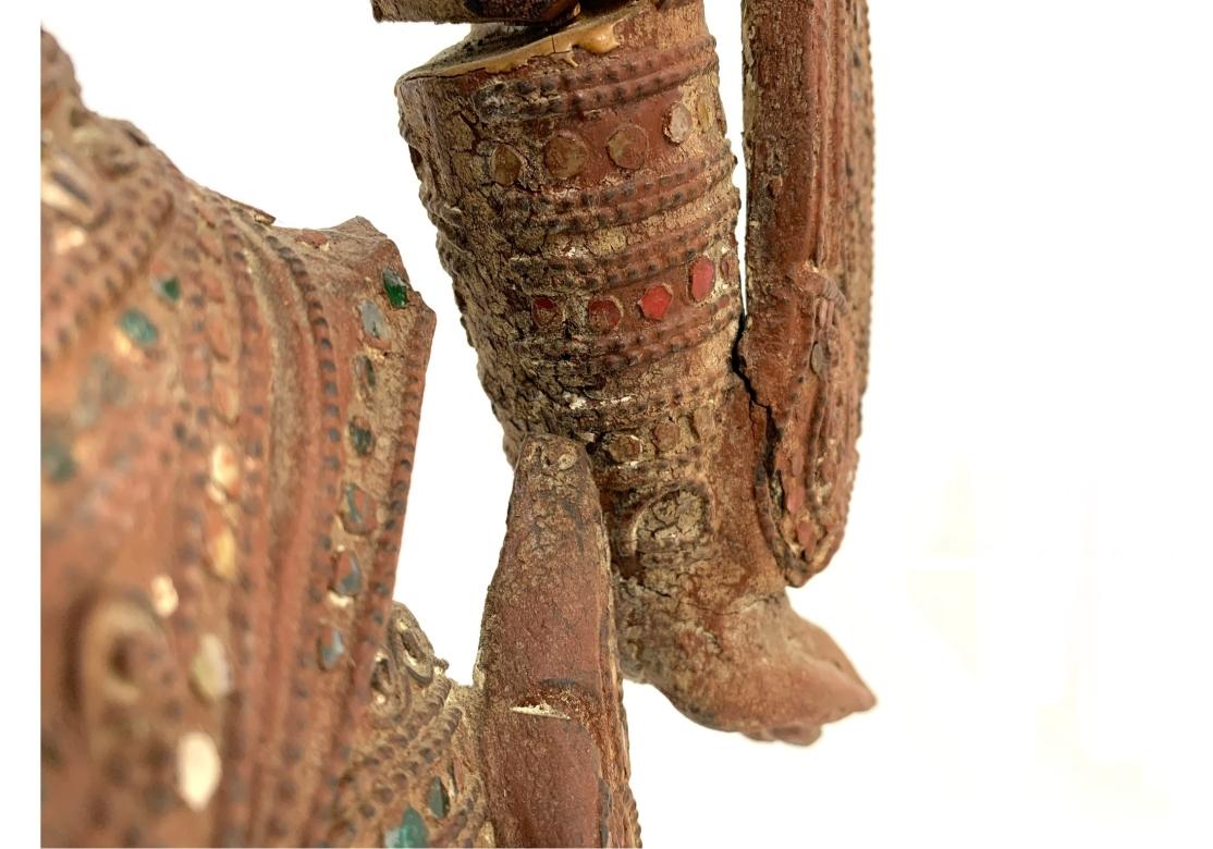 Una grande divinità danzante in legno intagliato tailandese o birmano in vendita 5
