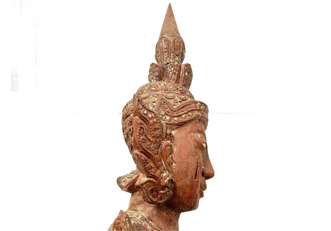 Una grande divinità danzante in legno intagliato tailandese o birmano in vendita 11