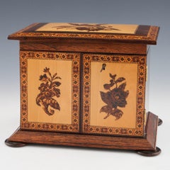 Grande cassettiera e scatola da lavoro a tre cassetti di Tunbridge Ware, 1925 ca.