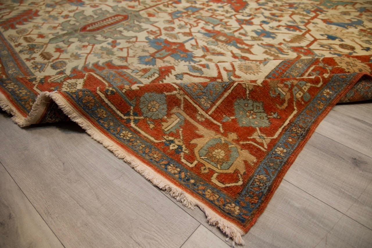 Großer Heriz-Teppich aus dem 19. Jahrhundert für das Esszimmer (Wolle) im Angebot