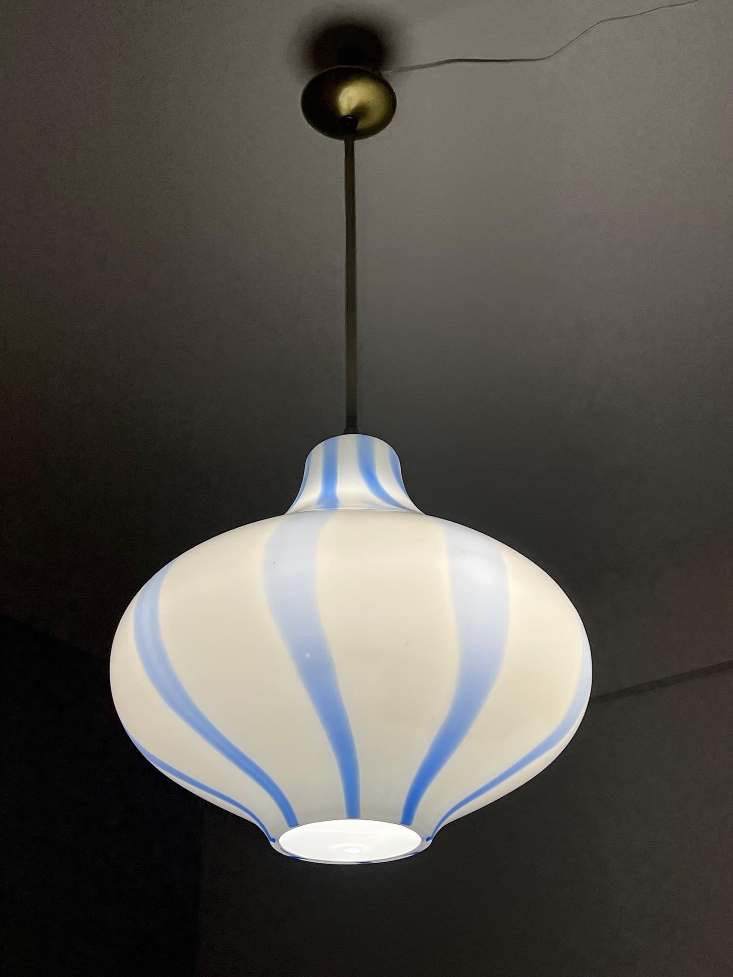 Mid-20th Century A Large Venini Glass Pendant Lamp For Sale