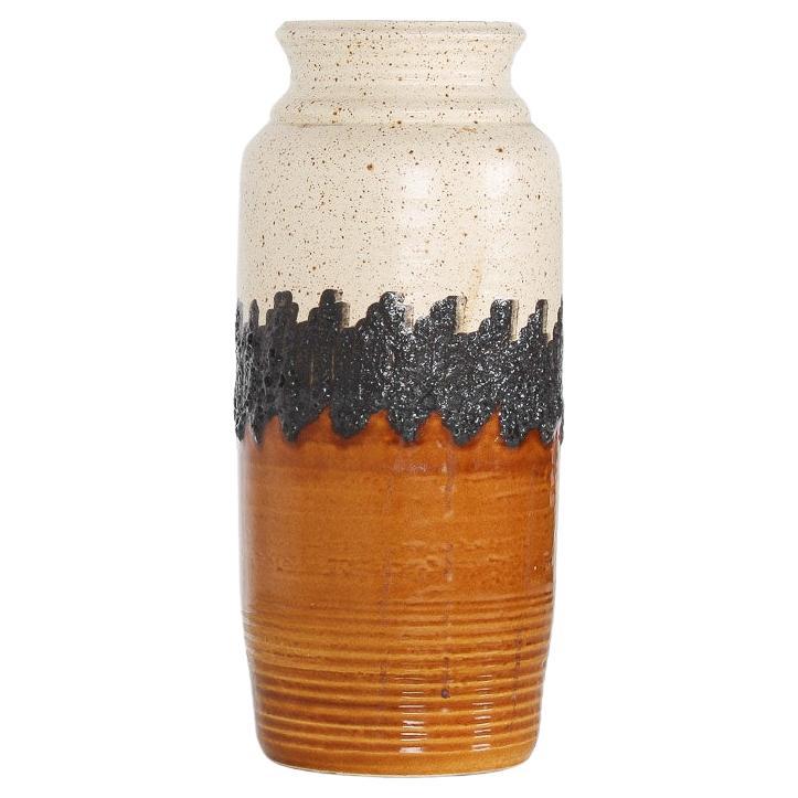 Un grande e vivace vaso in ceramica West German Pottery Fat Lava in arancione, nero e crema di BAY in vendita