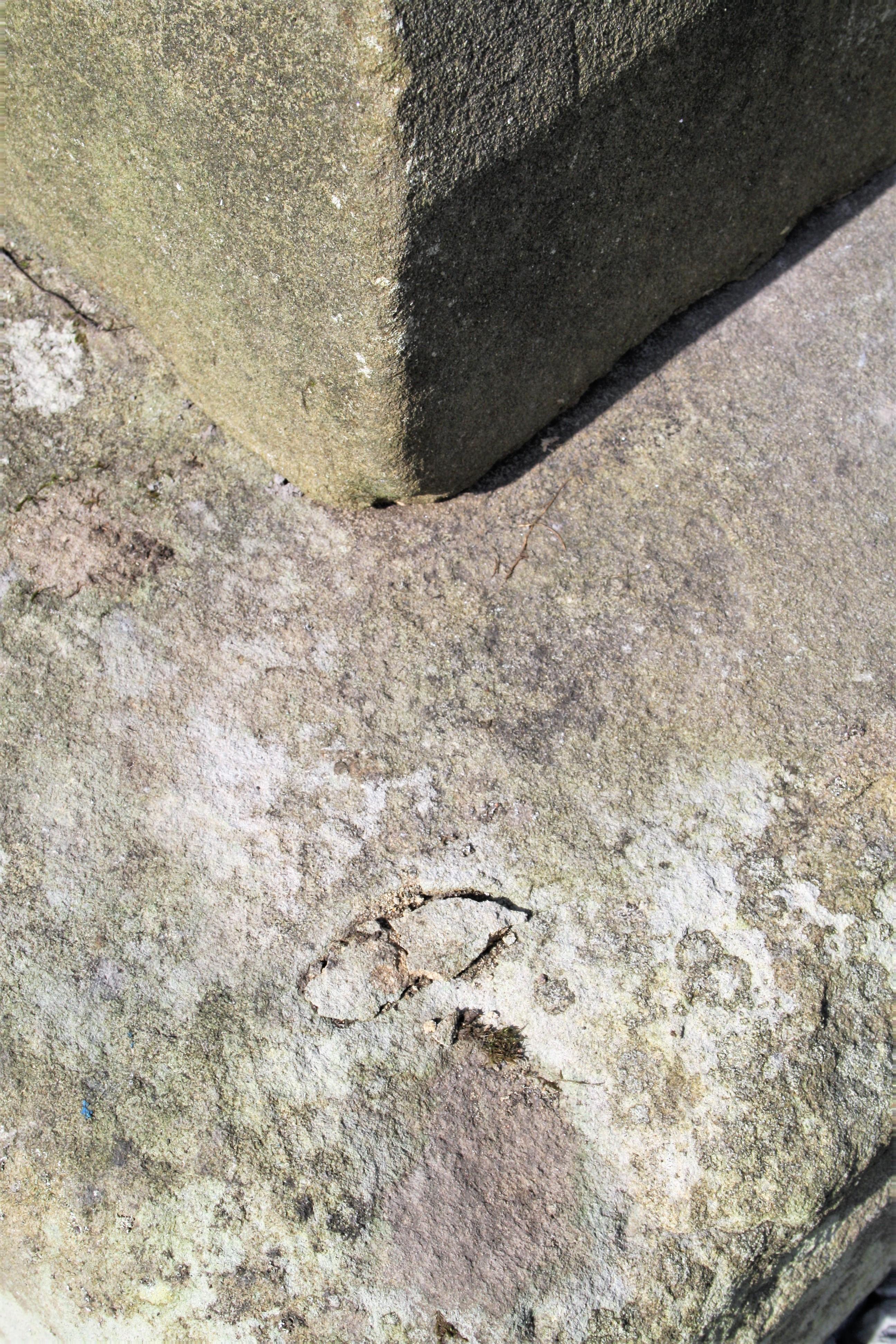 Großes Pflanzgefäß aus geschnitztem Stein und Sandstein für Kirchenbrunnen, Church Basin Font, Gartenbrunnen im Angebot 4