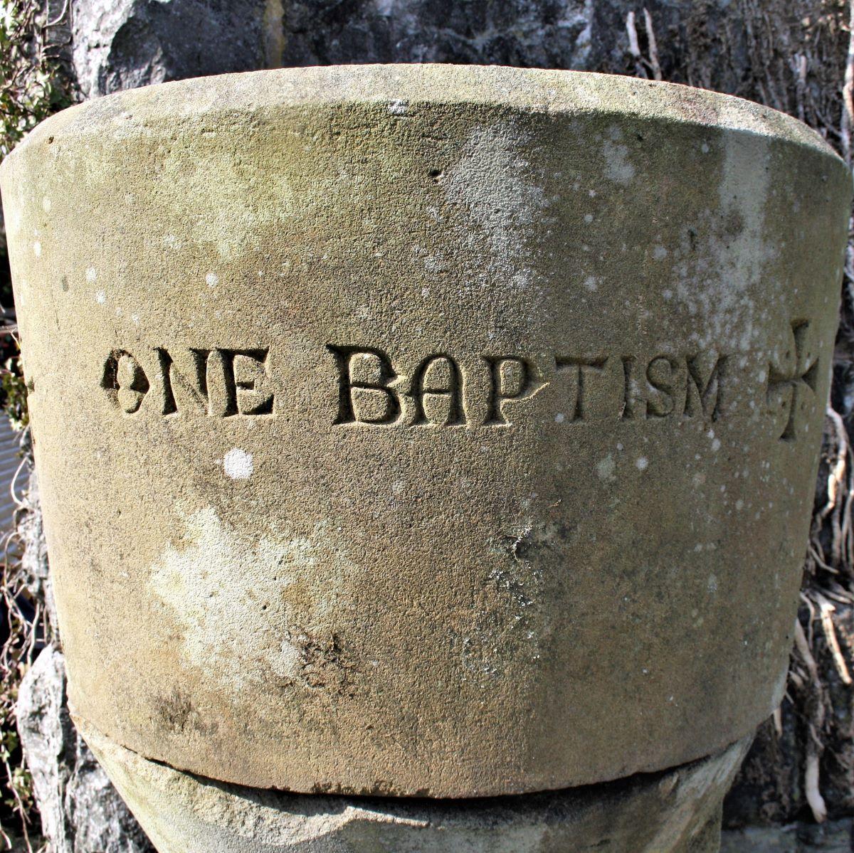 Großes Pflanzgefäß aus geschnitztem Stein und Sandstein für Kirchenbrunnen, Church Basin Font, Gartenbrunnen im Angebot 10