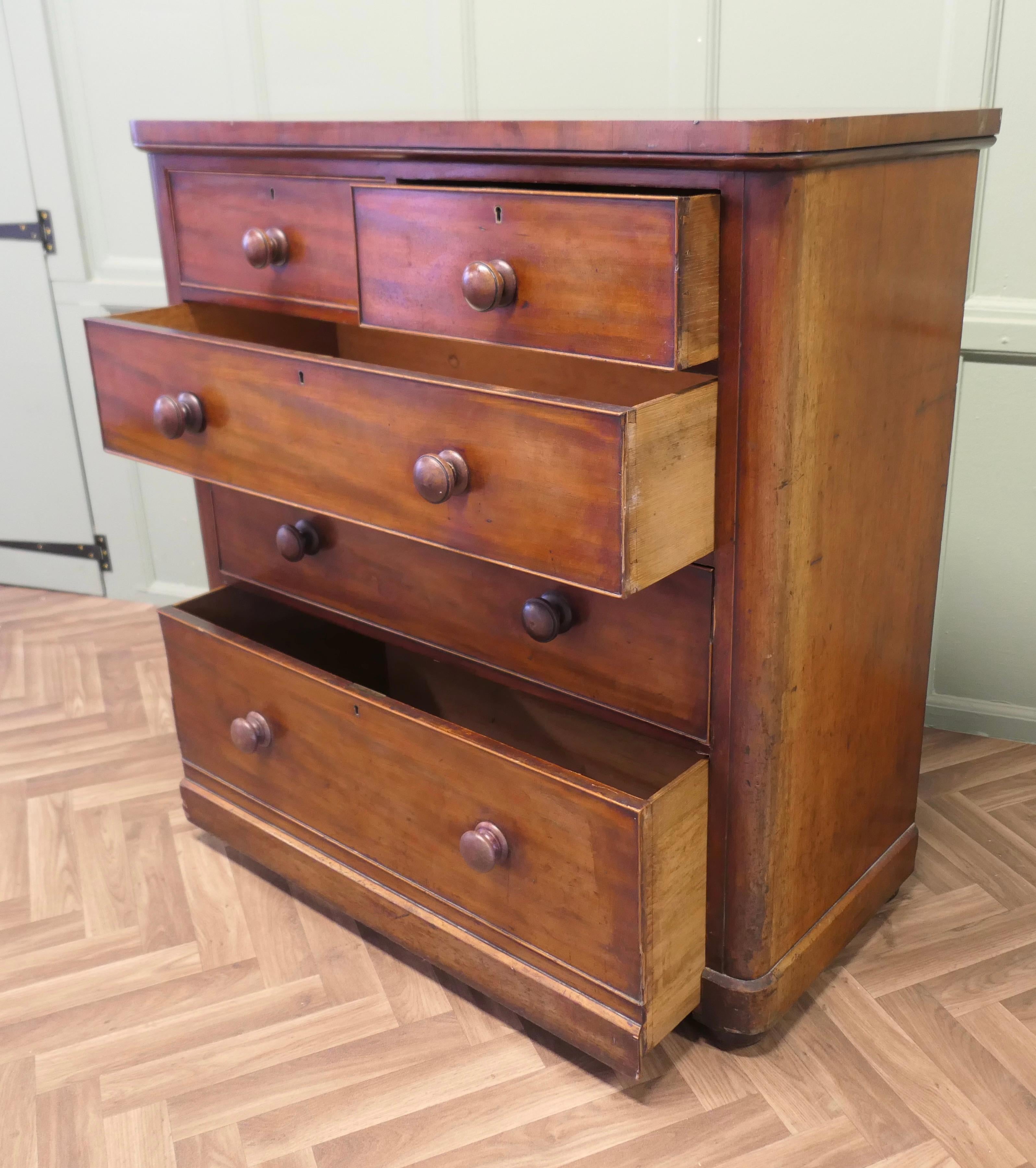 A Large Victorian Mahogany Chest of Drawers    This is a good solid chest For Sale 1