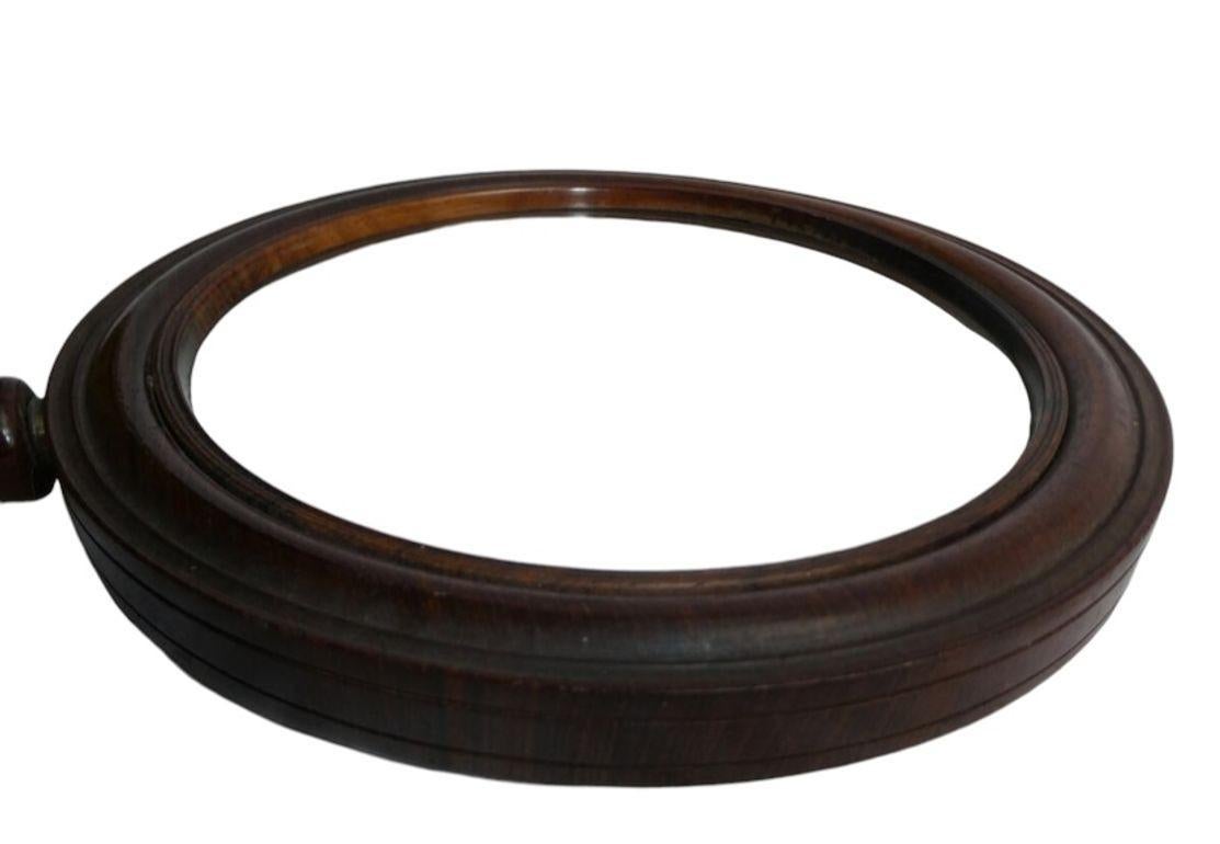 Sculpté Grande galerie ou verre grossissant victorien en acajou, 19e siècle en vente