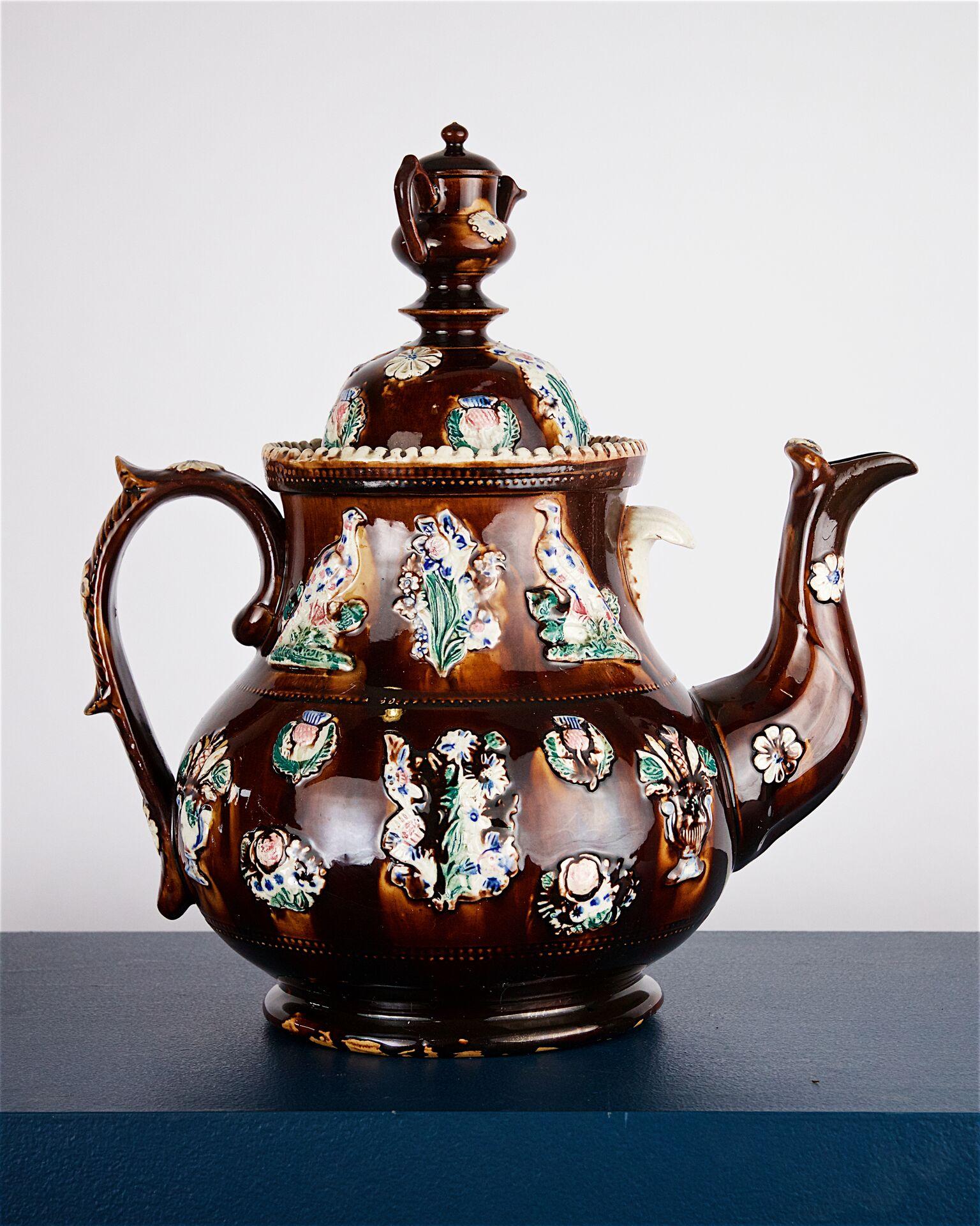 Large Victorian Measham Bargeware Teapot, circa 1880 In Good Condition For Sale In Stratford upon Avon, GB