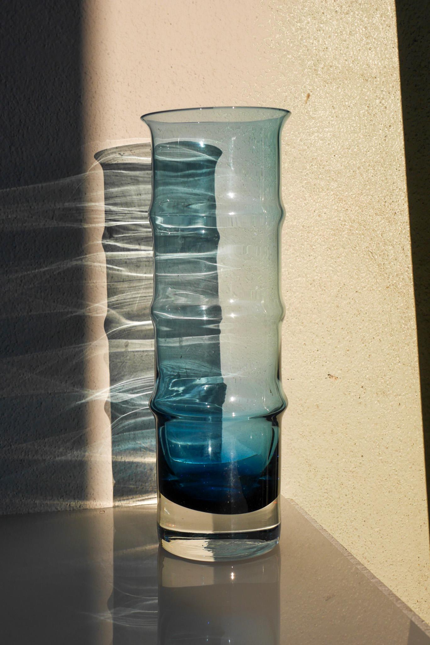 Große blaue Glasvase 