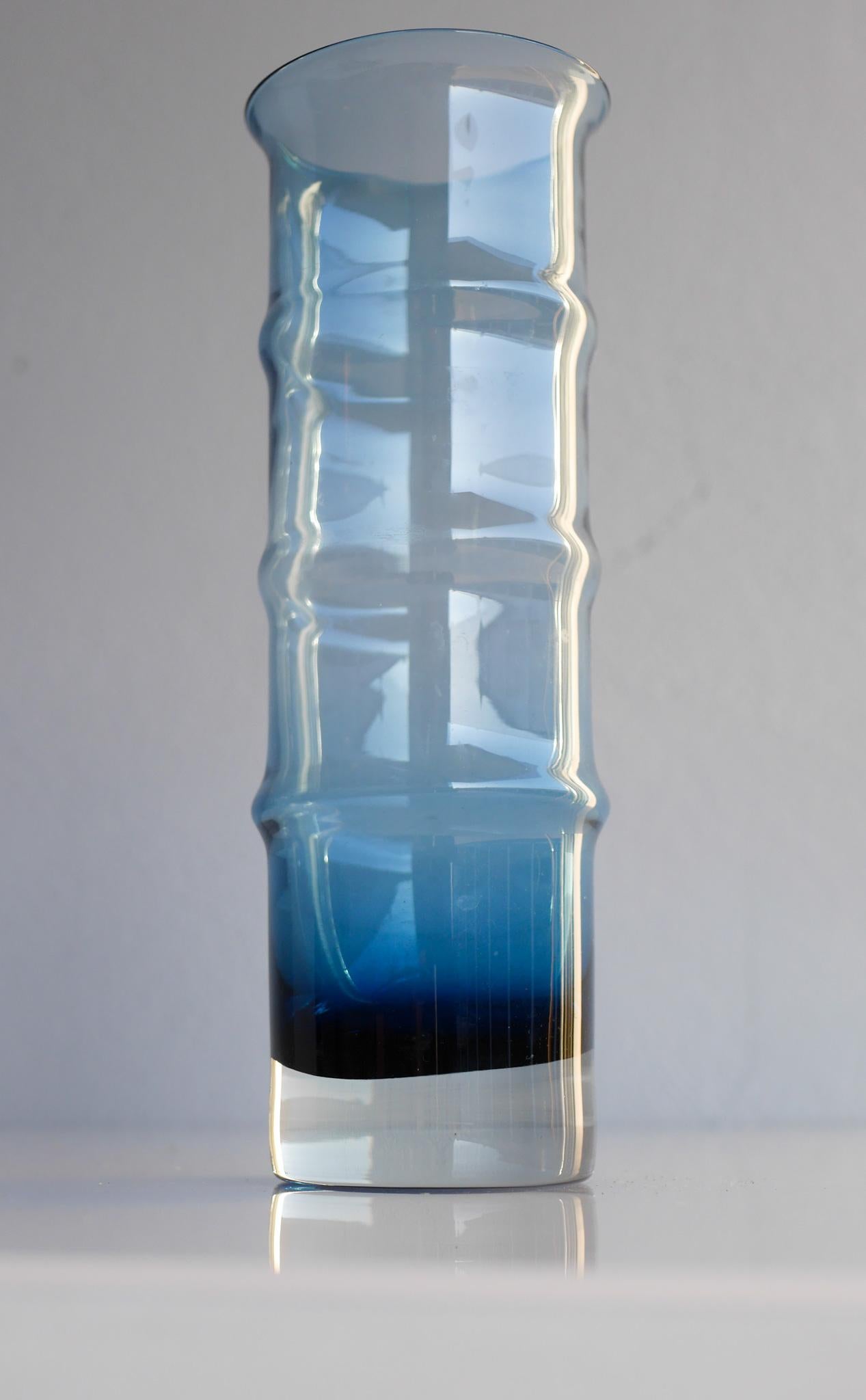 Große blaue Glasvase 