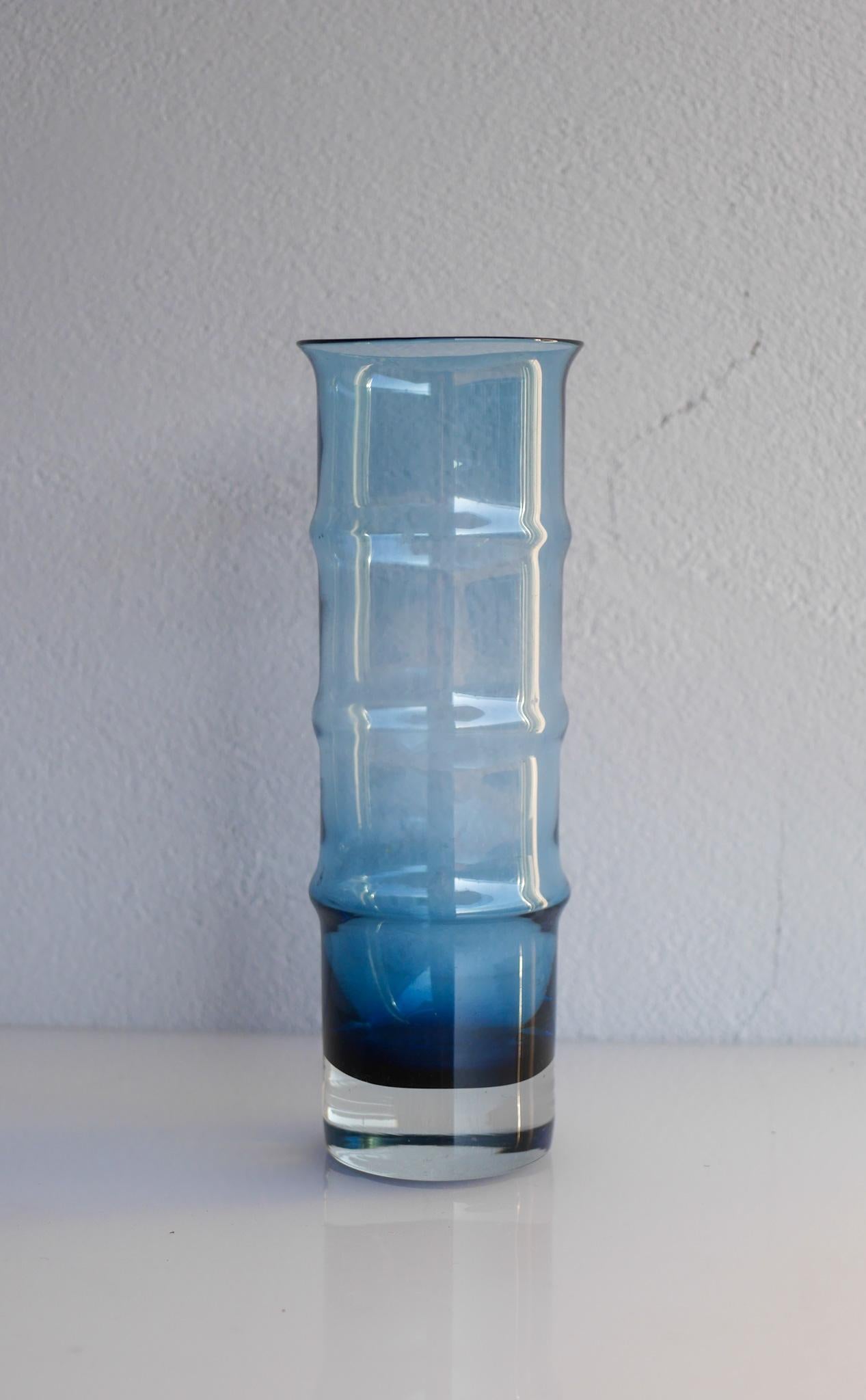 Große blaue Glasvase 