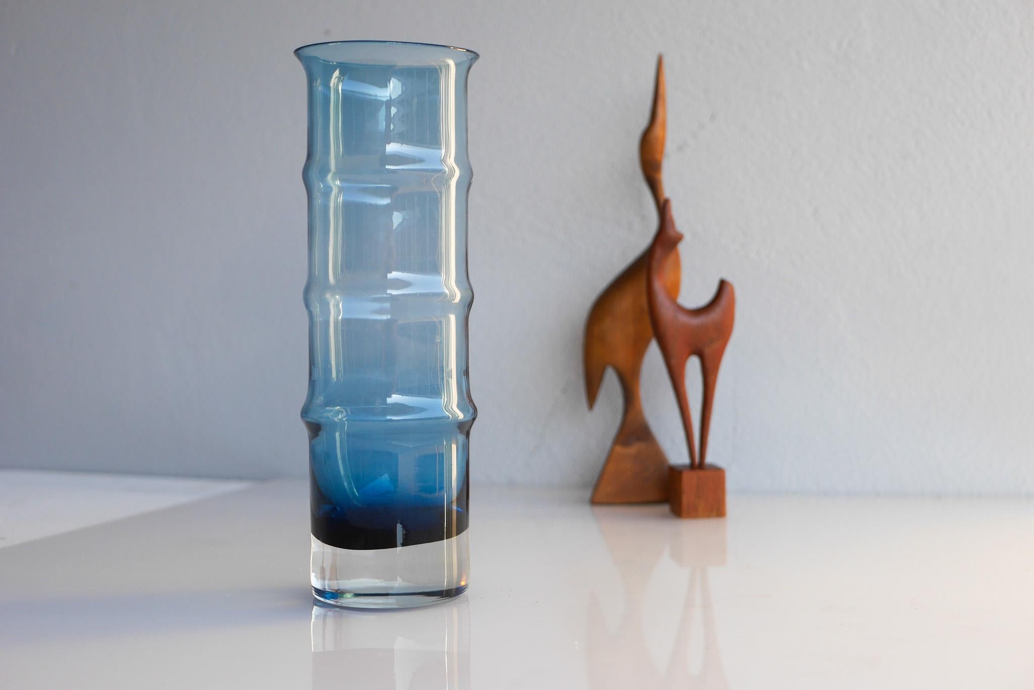 Große blaue Glasvase 