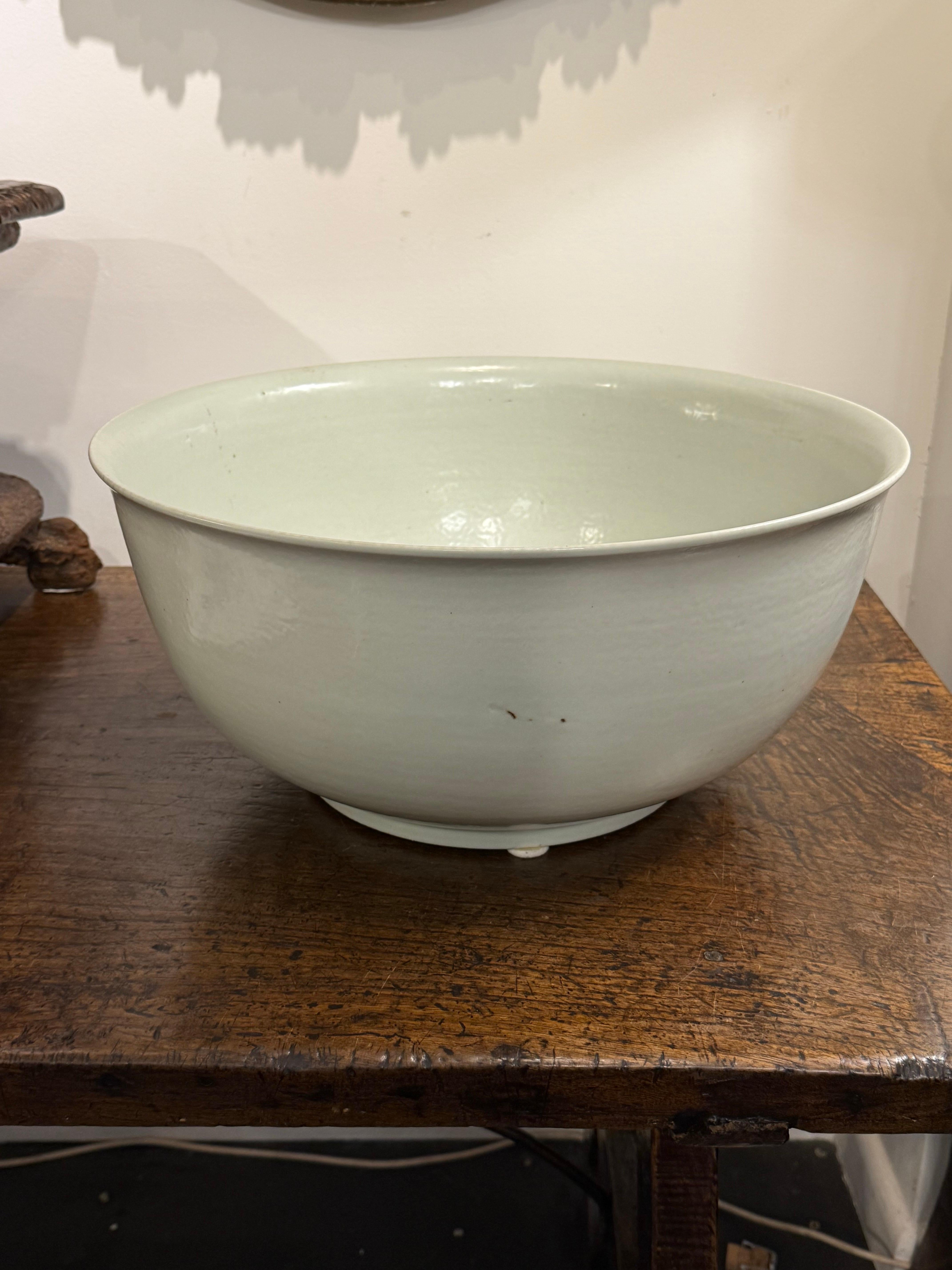 Qing Una grande ciotola cinese Blanc De Chine d'epoca, 20° secolo in vendita