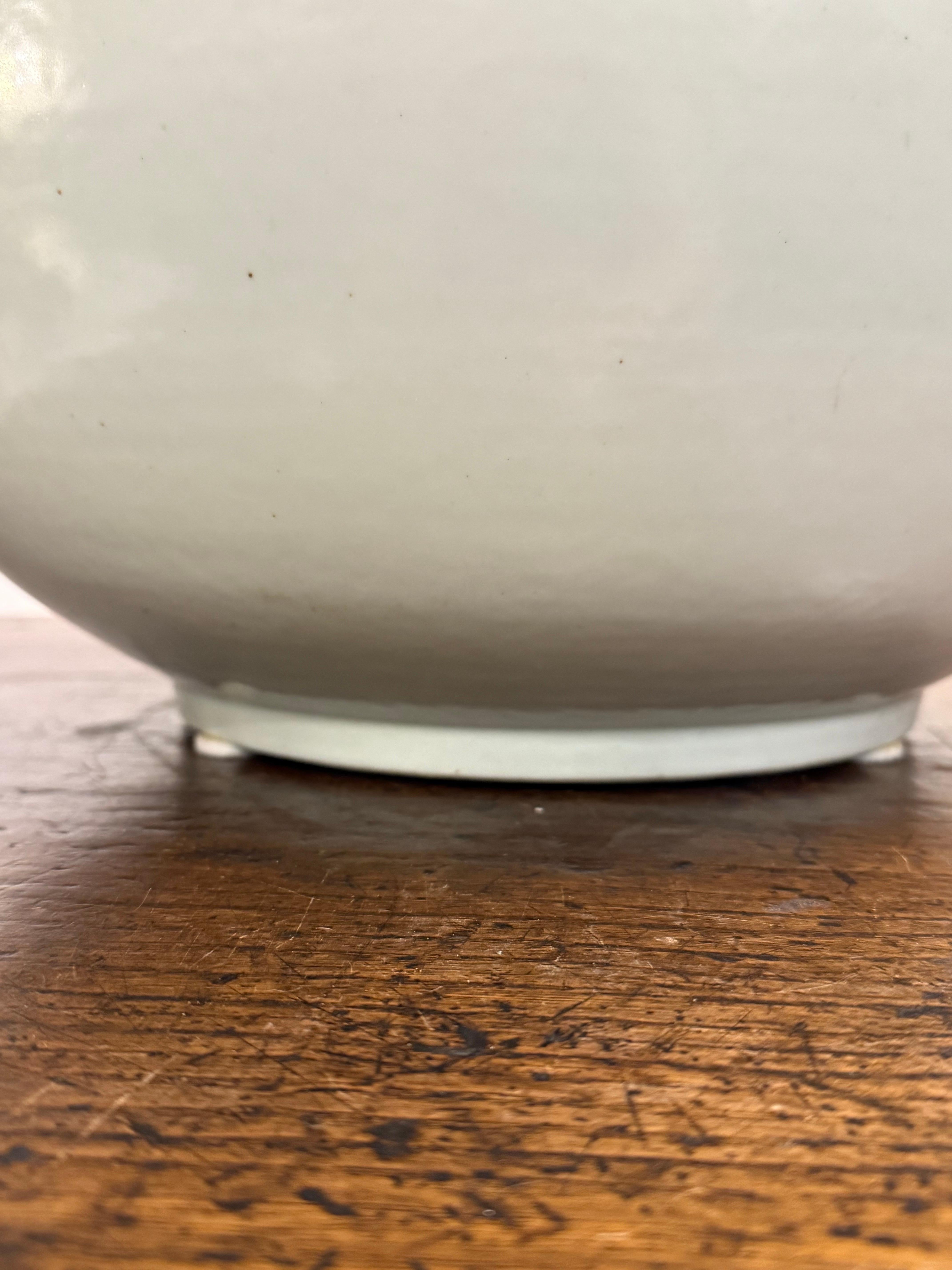 Porcellana Una grande ciotola cinese Blanc De Chine d'epoca, 20° secolo in vendita