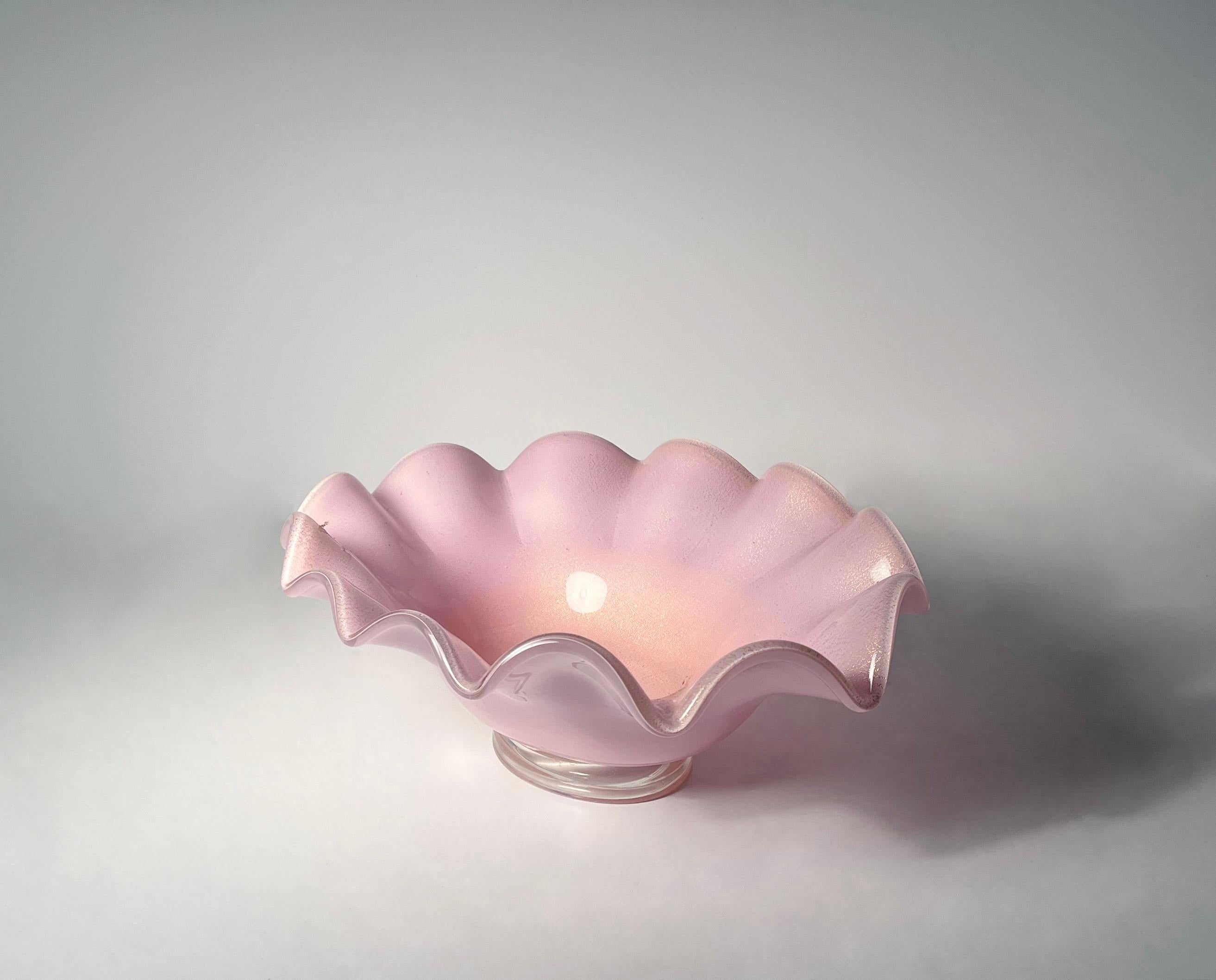 Grand bol ovale rose vintage en verre de Murano par Barovier & Toso Bon état - En vente à Chicago, IL