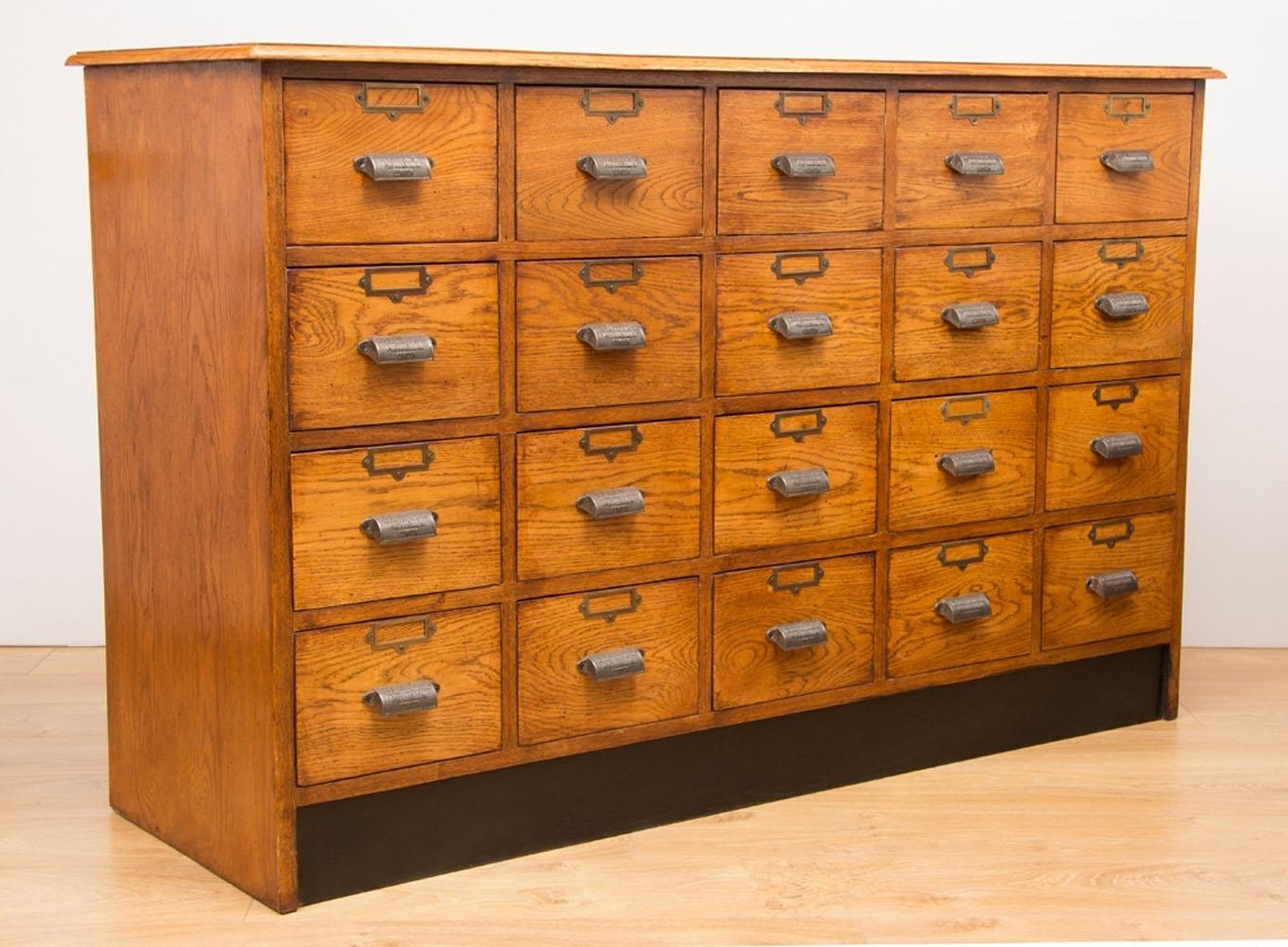 A large vintage style oak bank of drawers.
A fantastically practical bank of A4+ usable drawers which can swallow all the household mess and looks stylish at the same time.