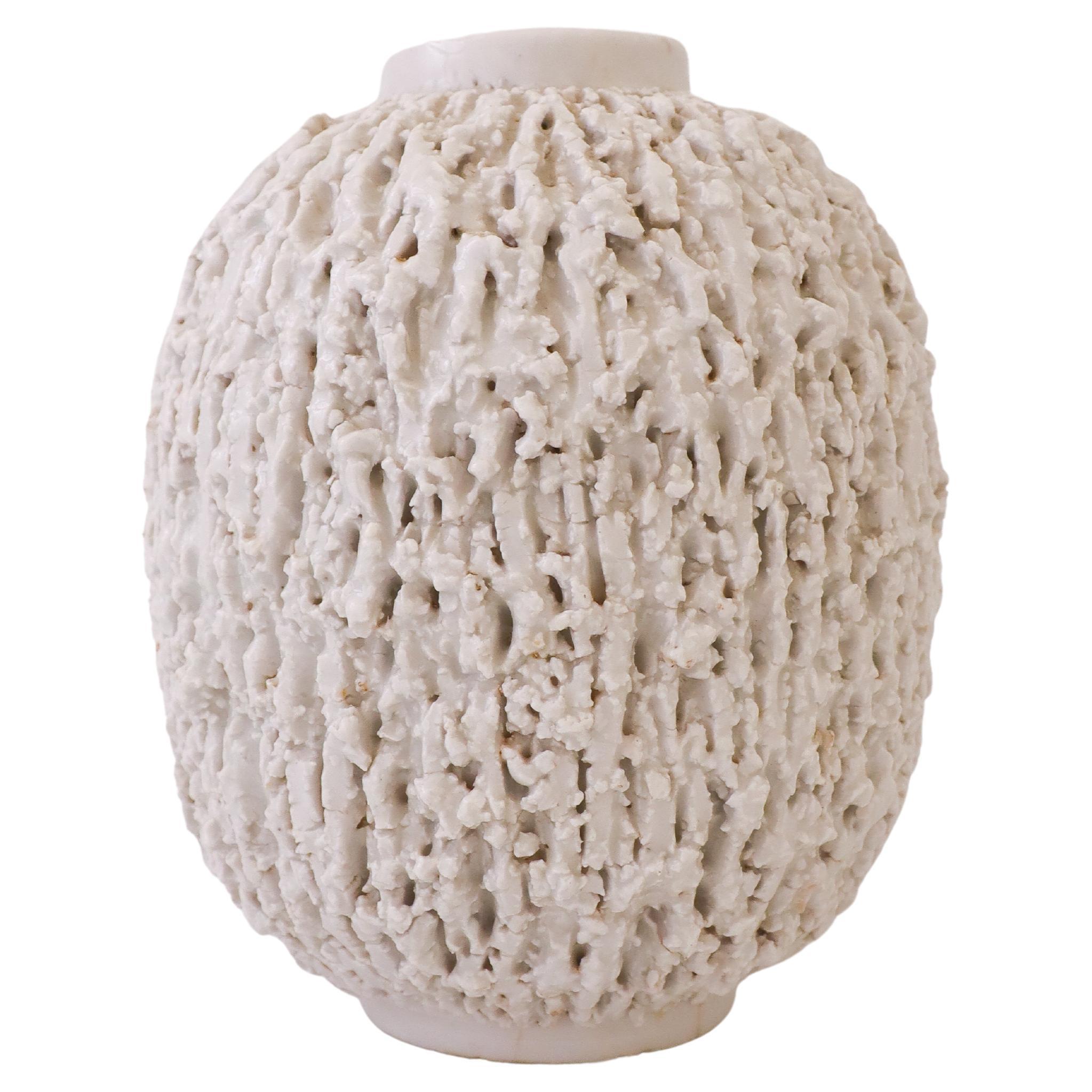 A Large, White Hedgehog vase - Chamotte - Gunnar Nylund - Rörstrand