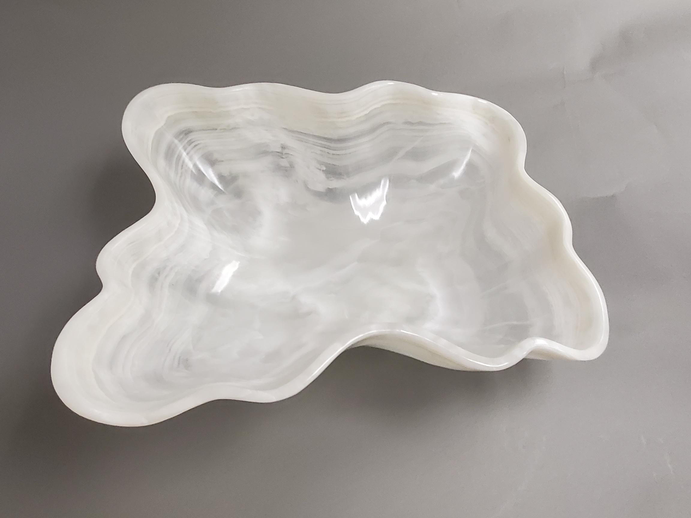 Grand bol ou centre de table en onyx de forme blanche en vente 4