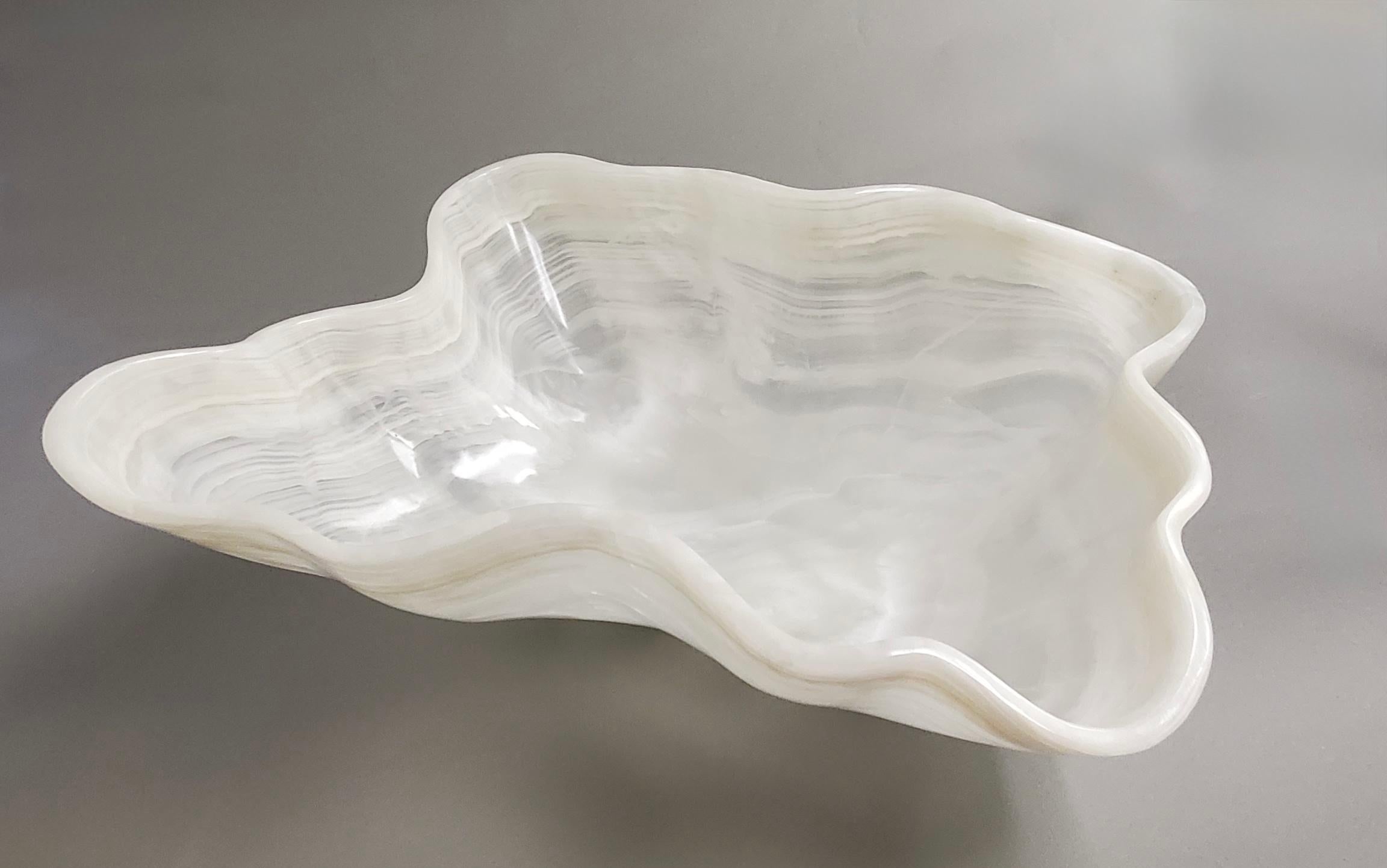 Grand bol ou centre de table en onyx de forme blanche en vente 9