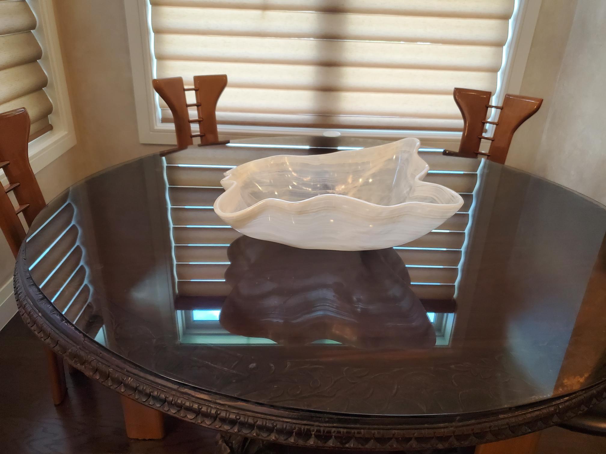 Mexicain Grand bol ou centre de table en onyx de forme blanche en vente