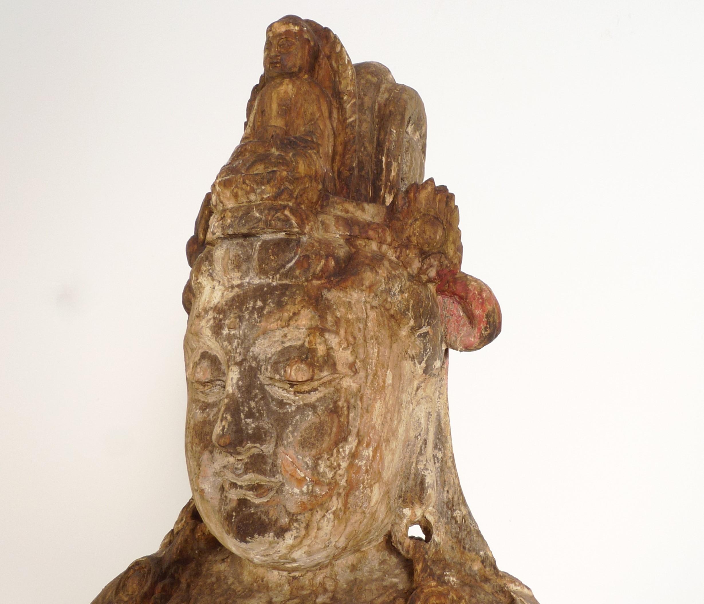 Chinese A large wood Buddha/Guanyin with traces of pigments Ming Dynasty (1368-1644) For Sale